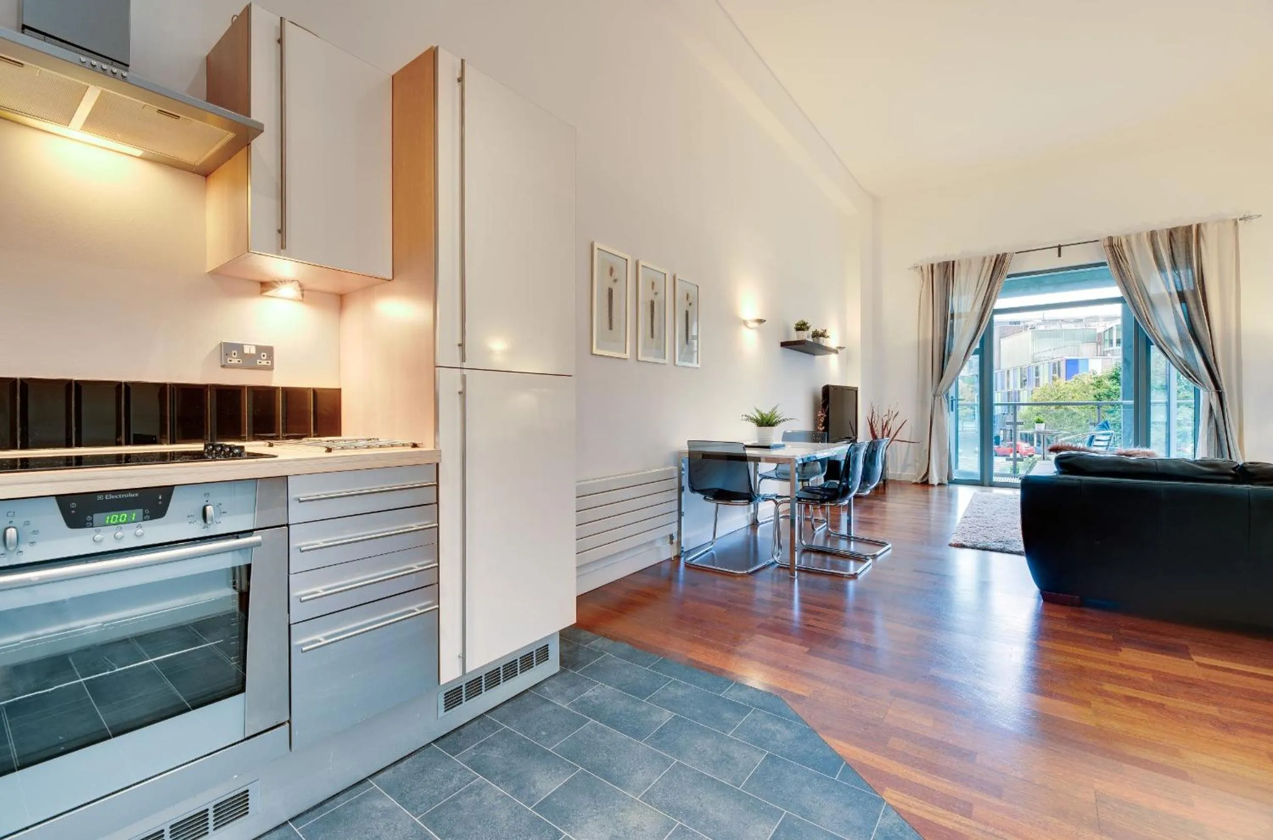 Kitchen or kitchenette in Crown Apartments 1C by Week2Week