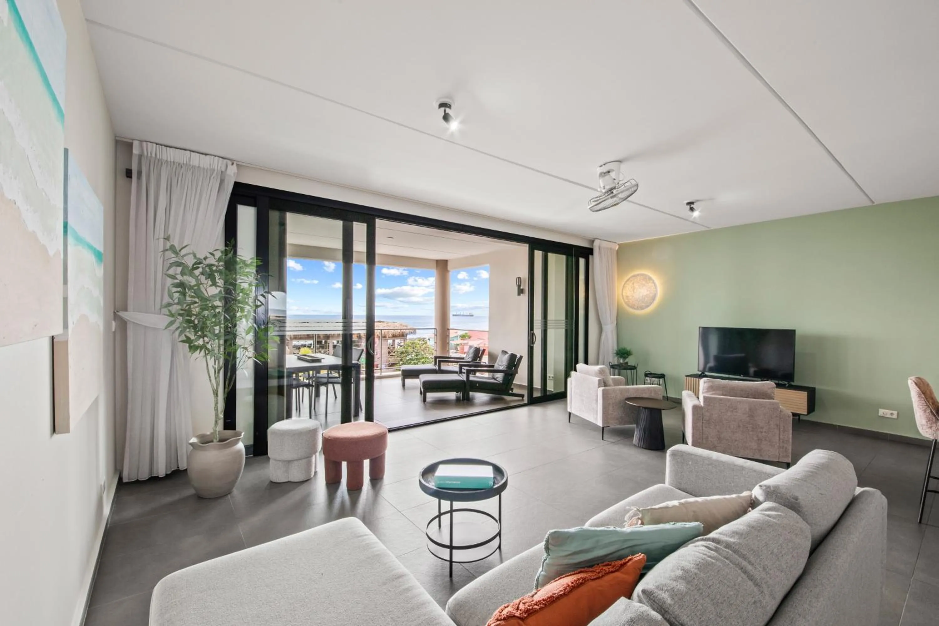 Communal lounge/ TV room in The Beach House