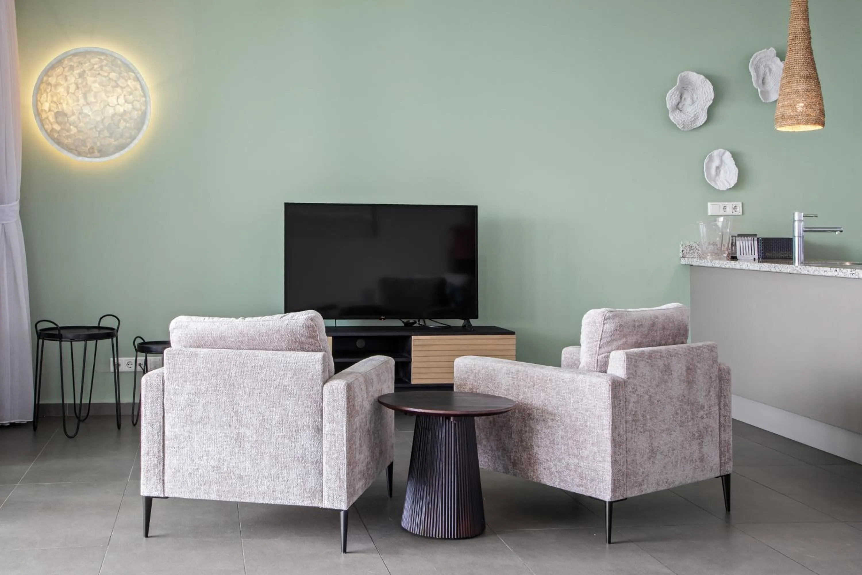 Communal lounge/ TV room in The Beach House