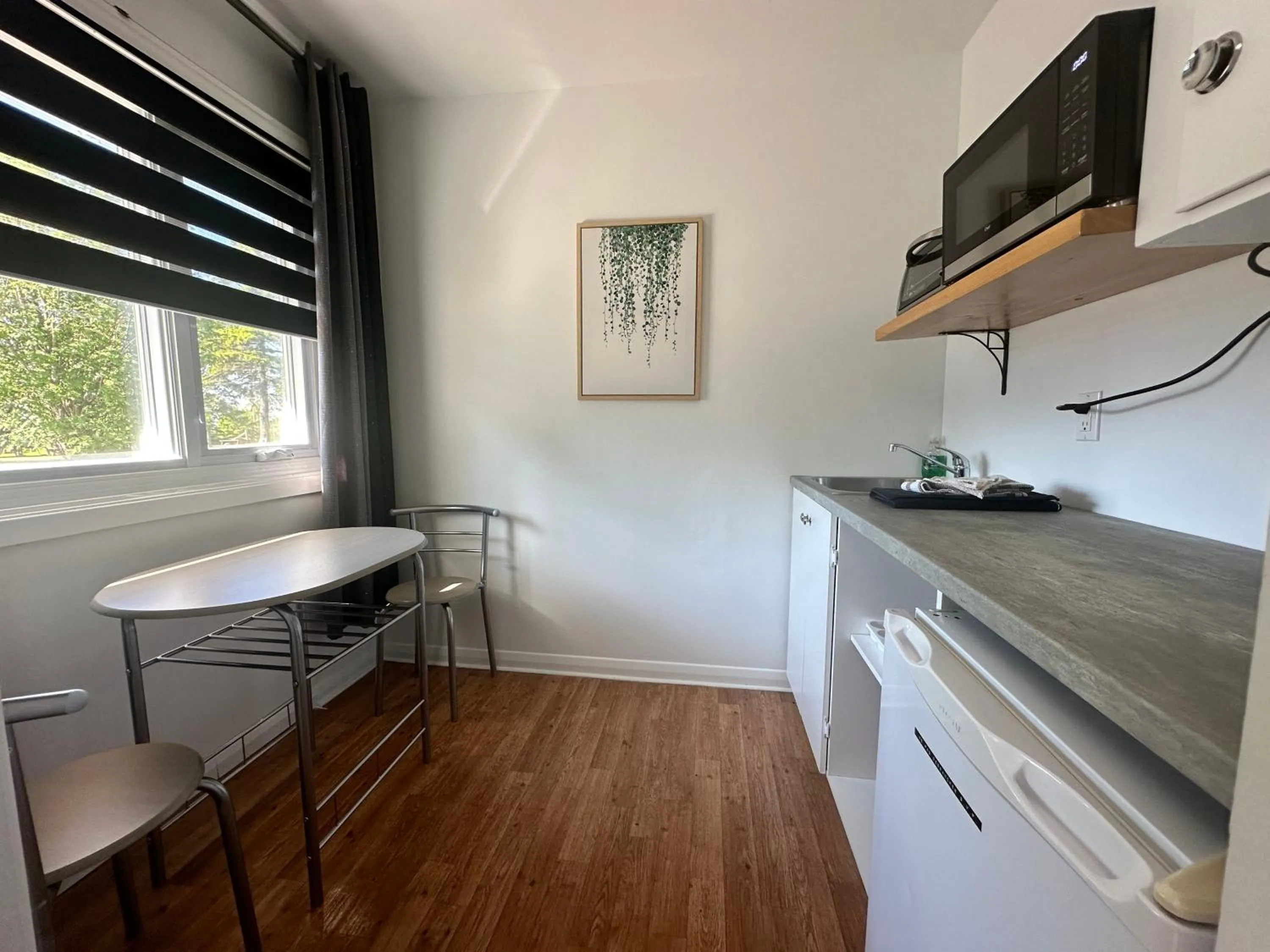 Kitchen or kitchenette in Motel de L'Anse et Camping Rimouski