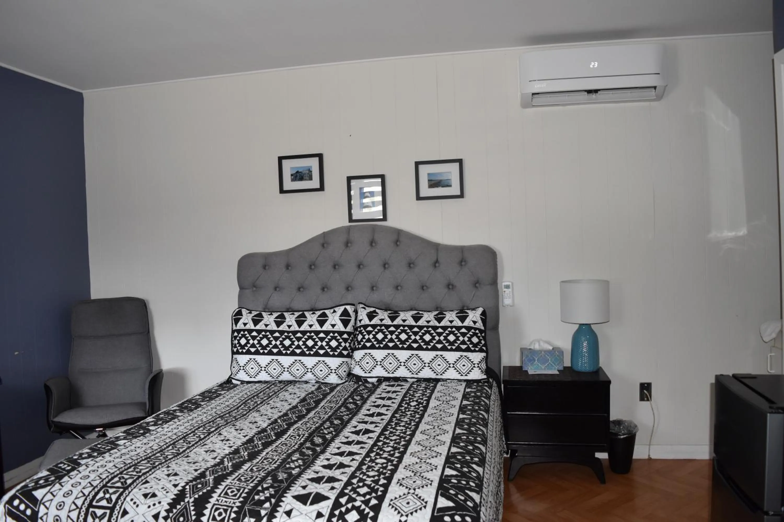 Photo of the whole room, Bed in Motel de L'Anse et Camping Rimouski