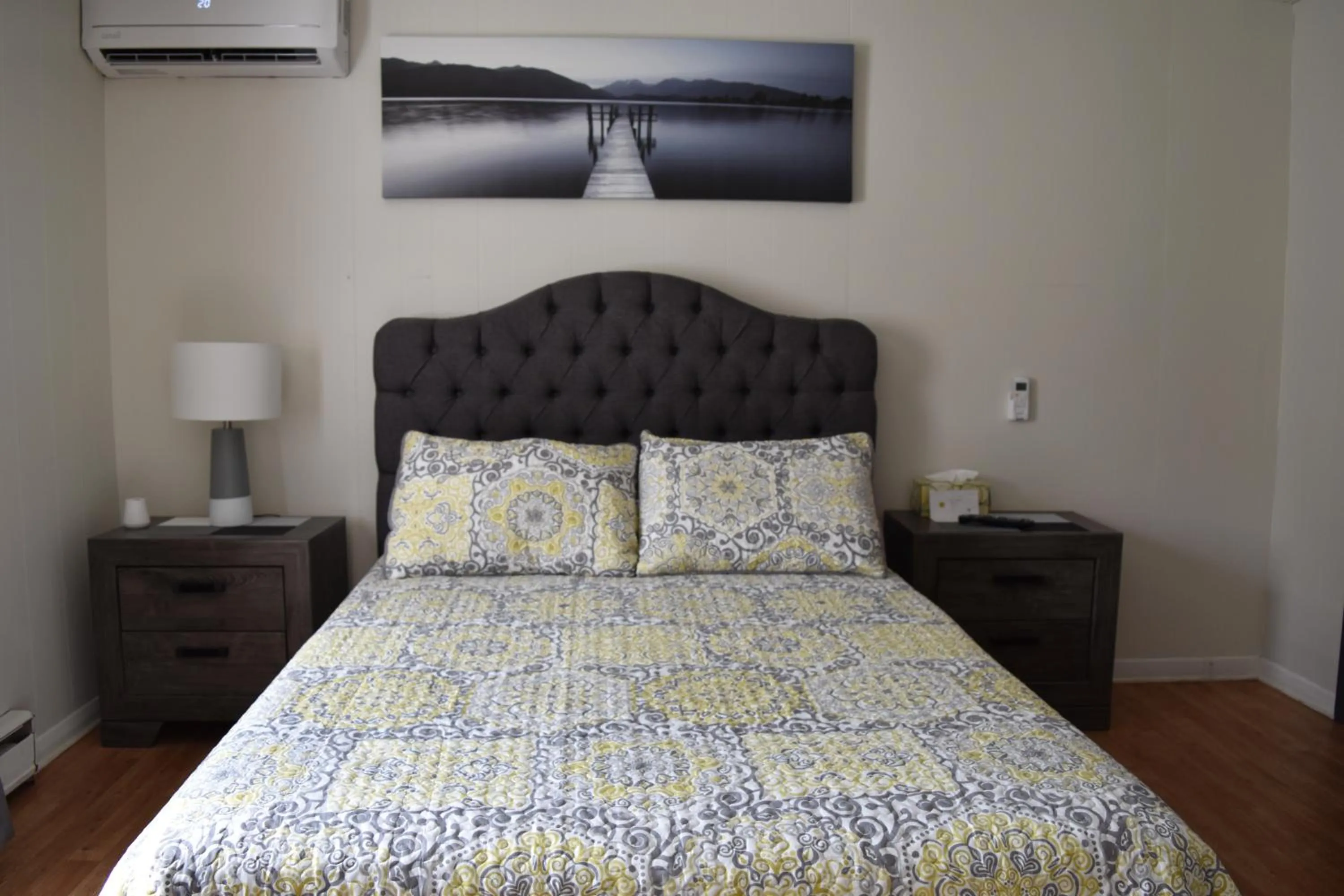 Photo of the whole room, Bed in Motel de L'Anse et Camping Rimouski