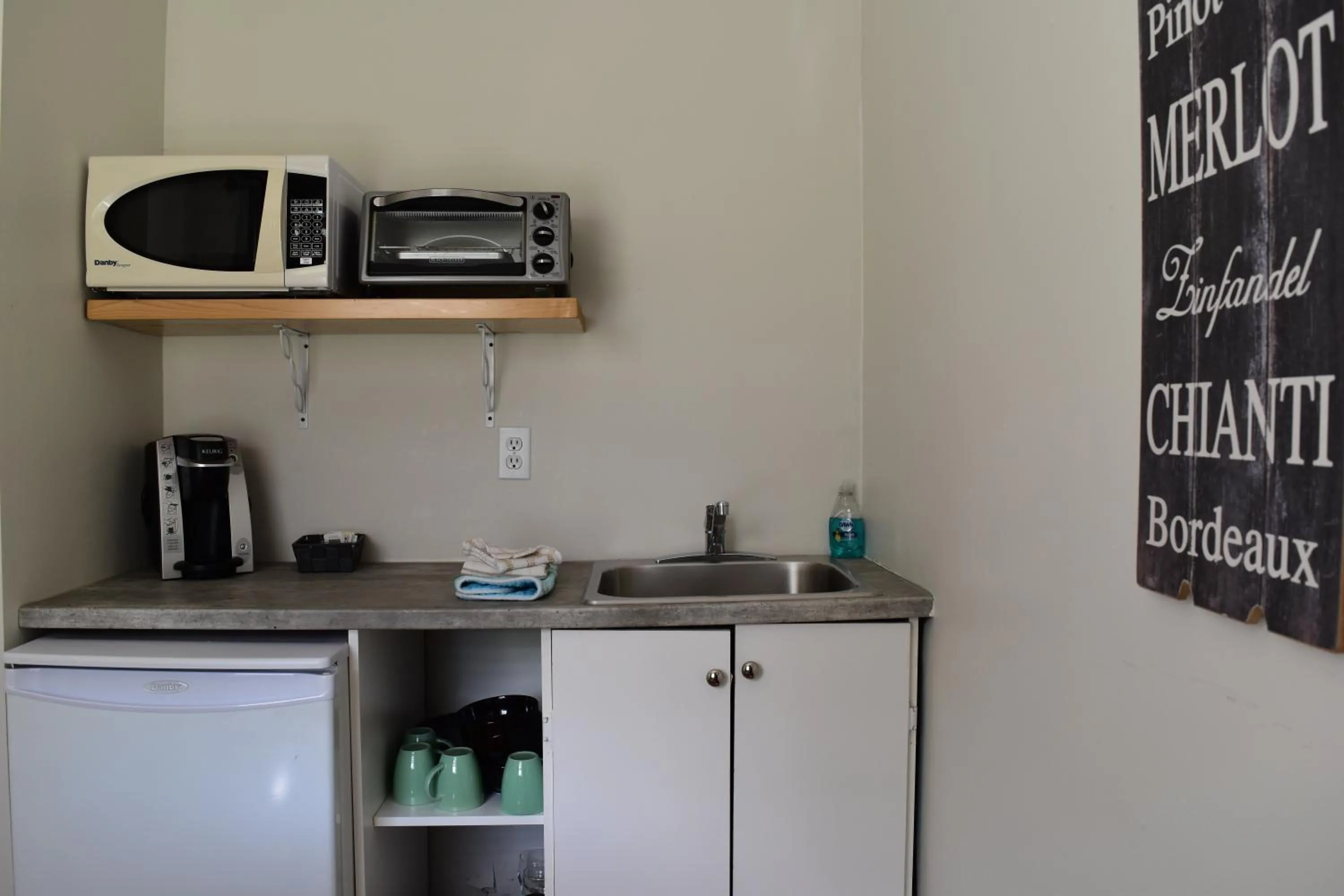 Kitchen or kitchenette in Motel de L'Anse et Camping Rimouski