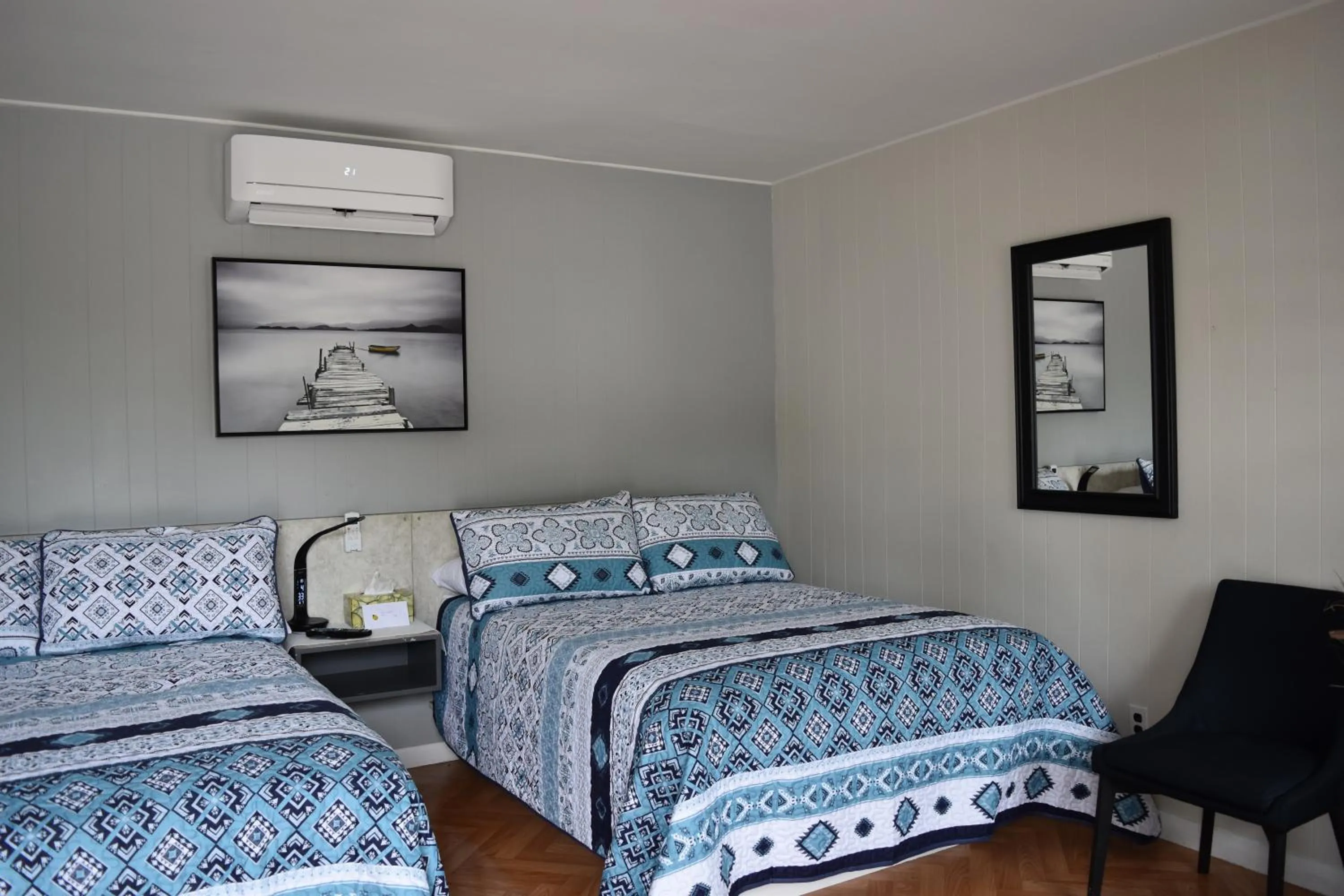 Photo of the whole room, Bed in Motel de L'Anse et Camping Rimouski