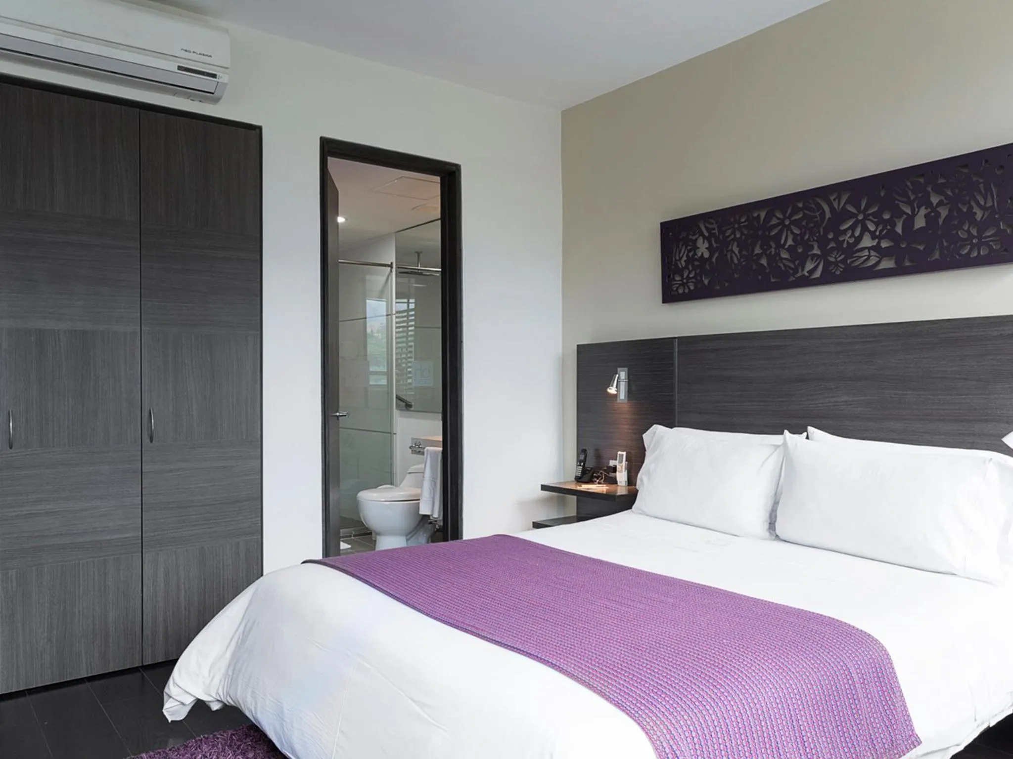 Bedroom, Bed in Hotel bh El Poblado