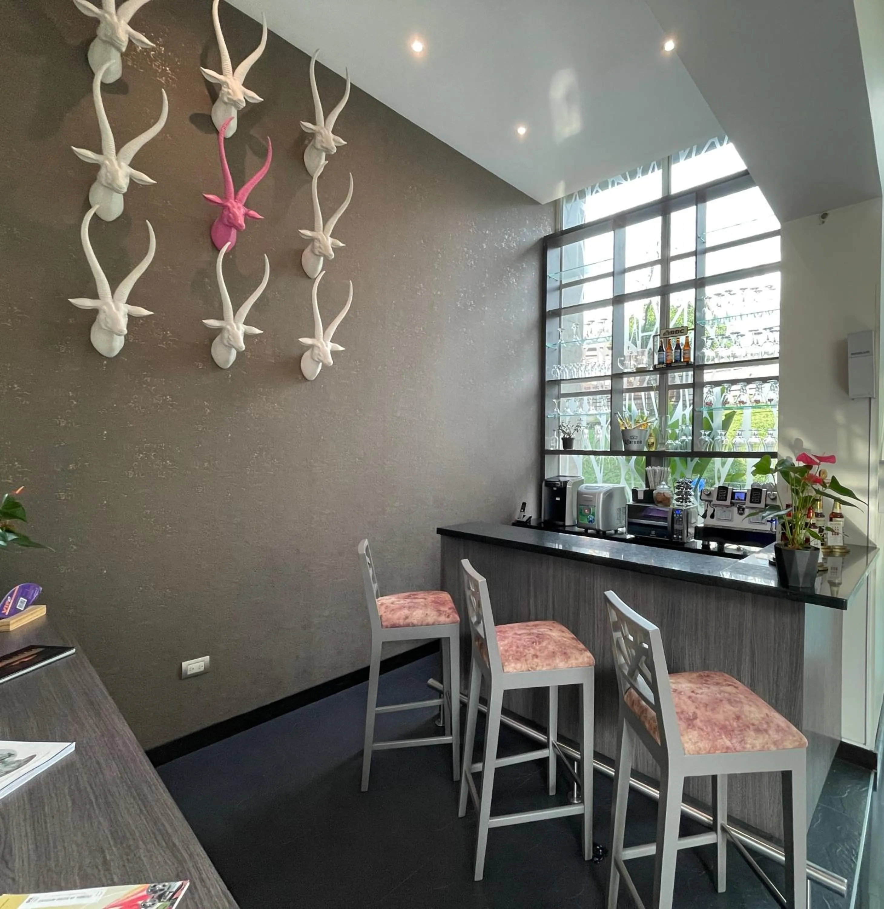 Lounge or bar in Hotel bh El Poblado