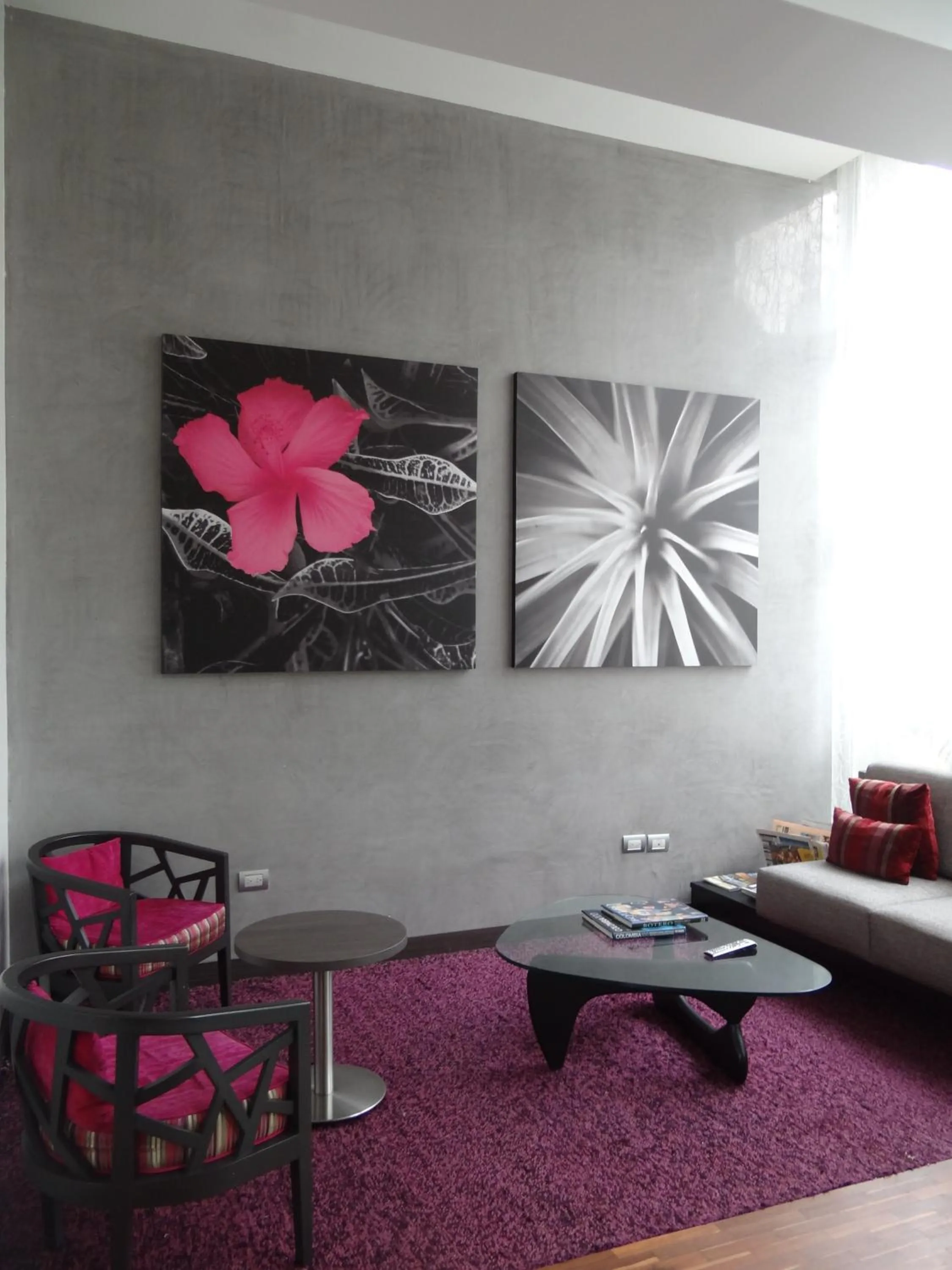 Lobby or reception in Hotel bh El Poblado