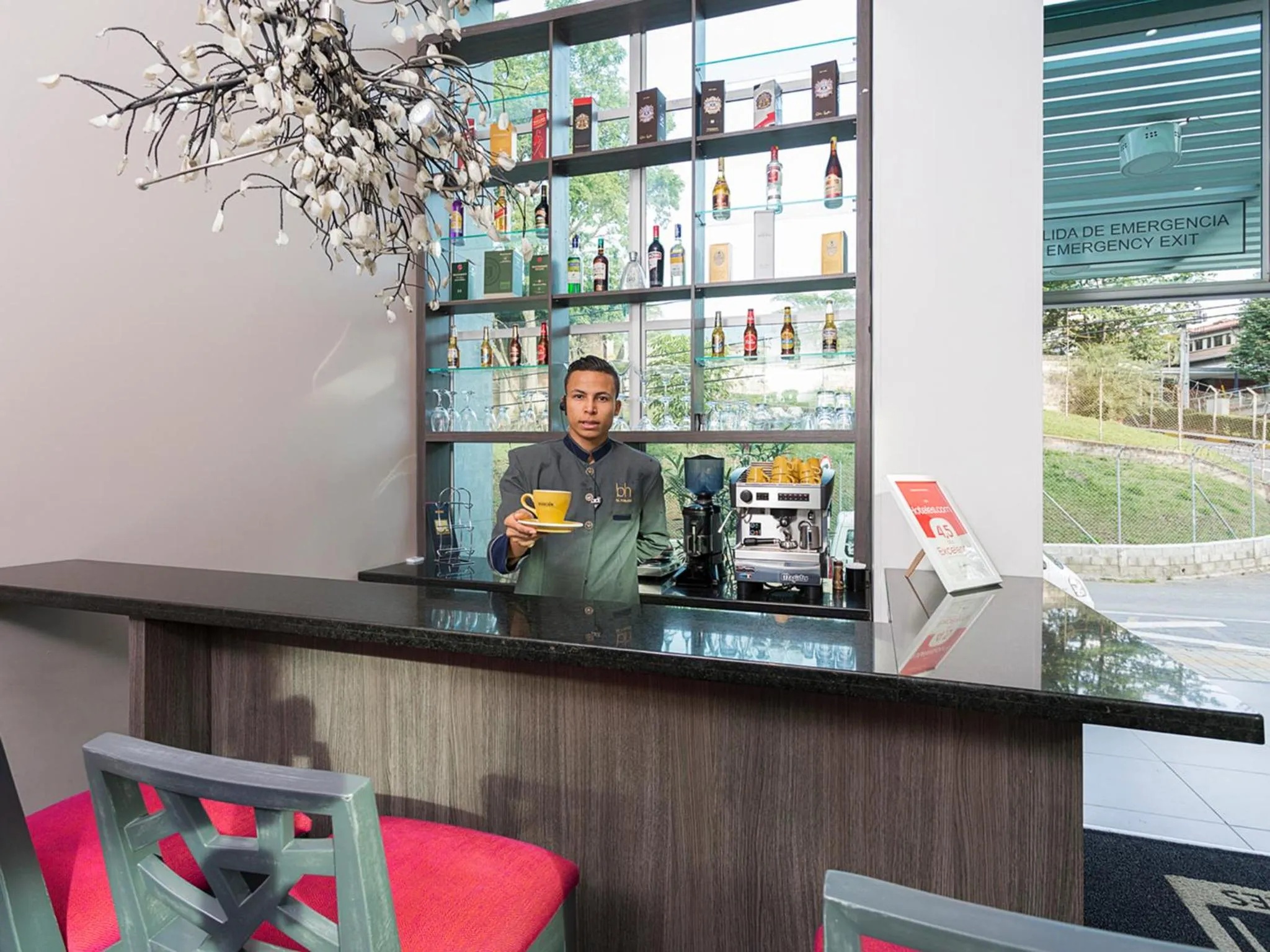 Lounge or bar in Hotel bh El Poblado