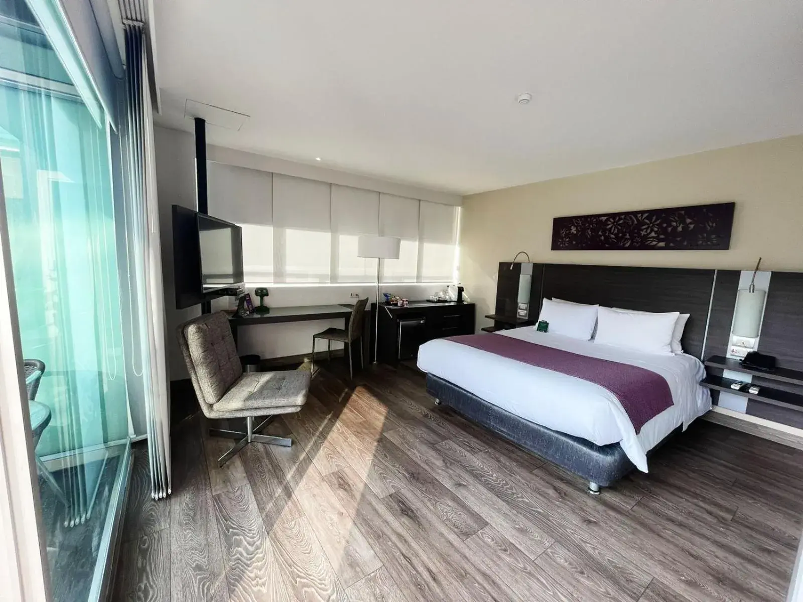 Deluxe Double Room with Balcony in Hotel bh El Poblado Deluxe Double Room with Balcony in Hotel bh El Poblado