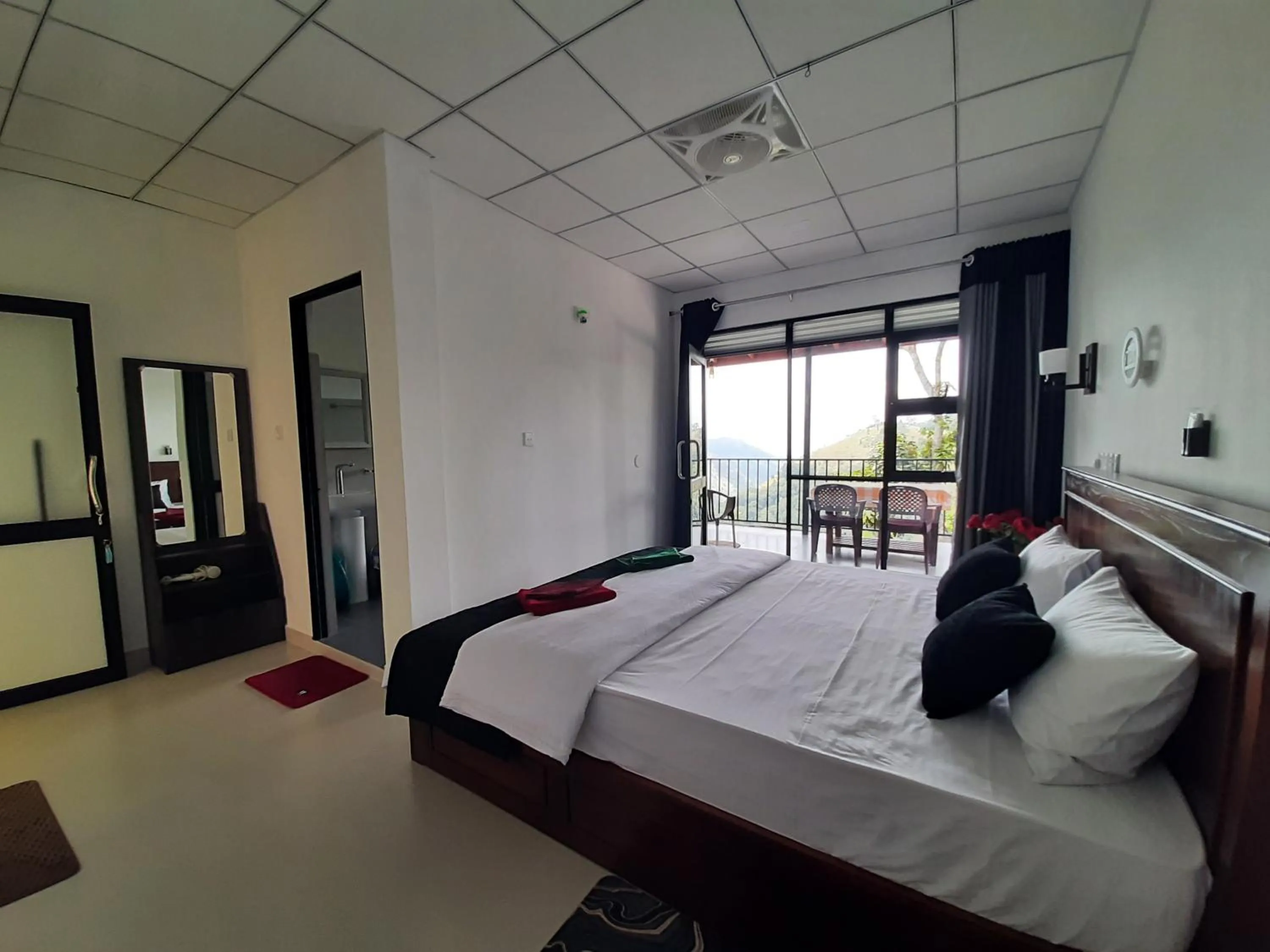 View (from property/room), Bed in Glorious Nature Inn