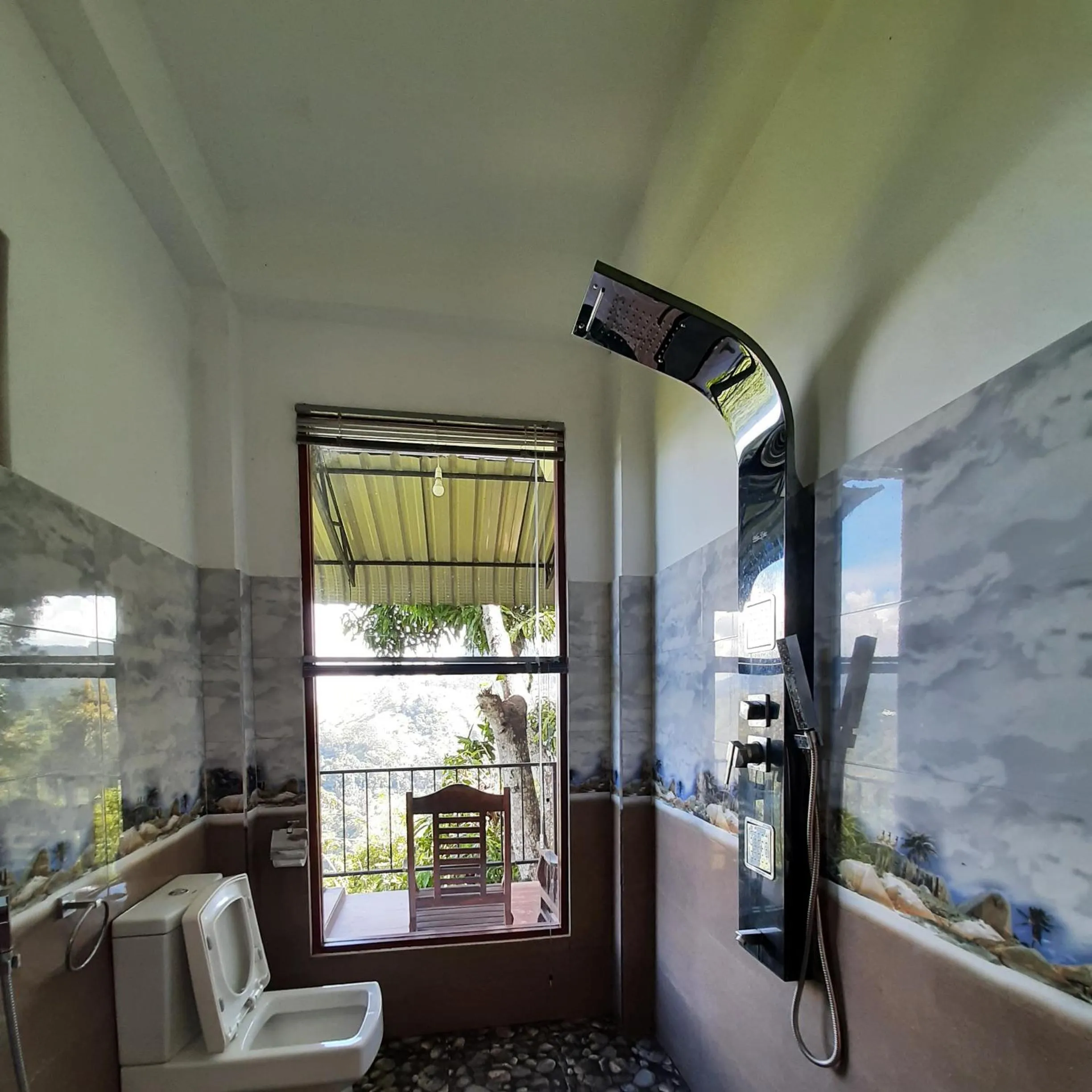 Bathroom in Glorious Nature Inn