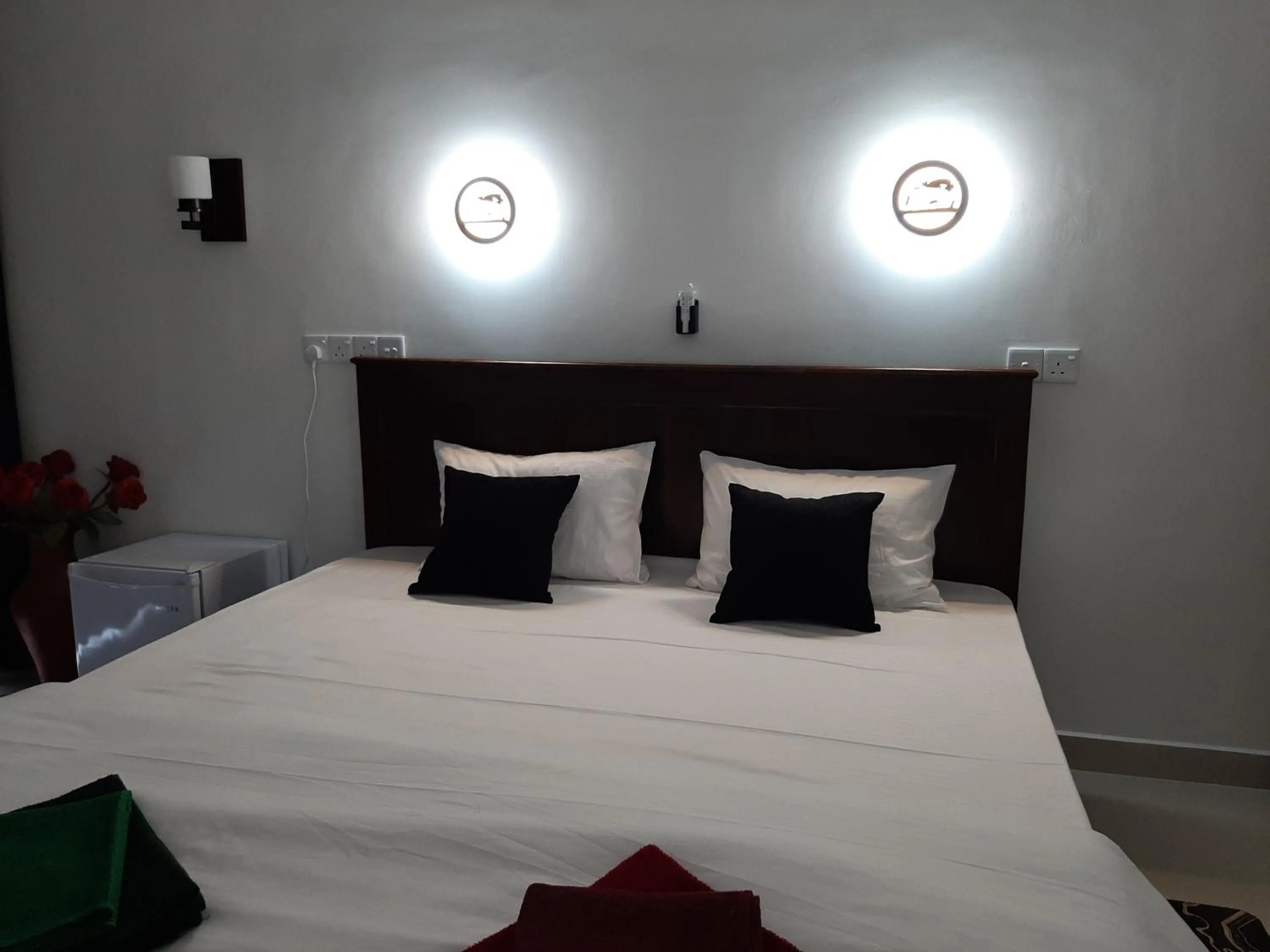 Night, Bed in Glorious Nature Inn