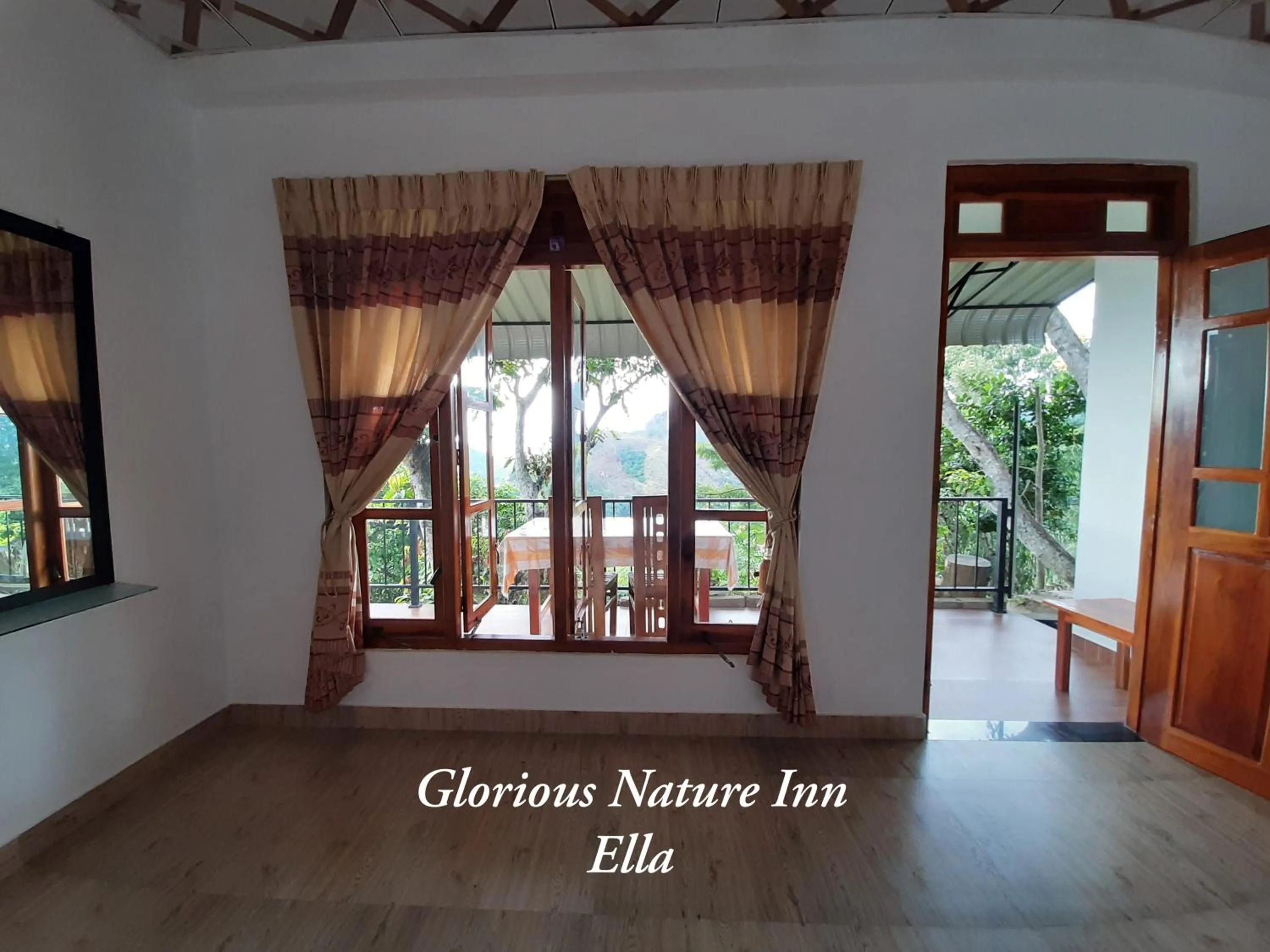 Decorative detail in Glorious Nature Inn