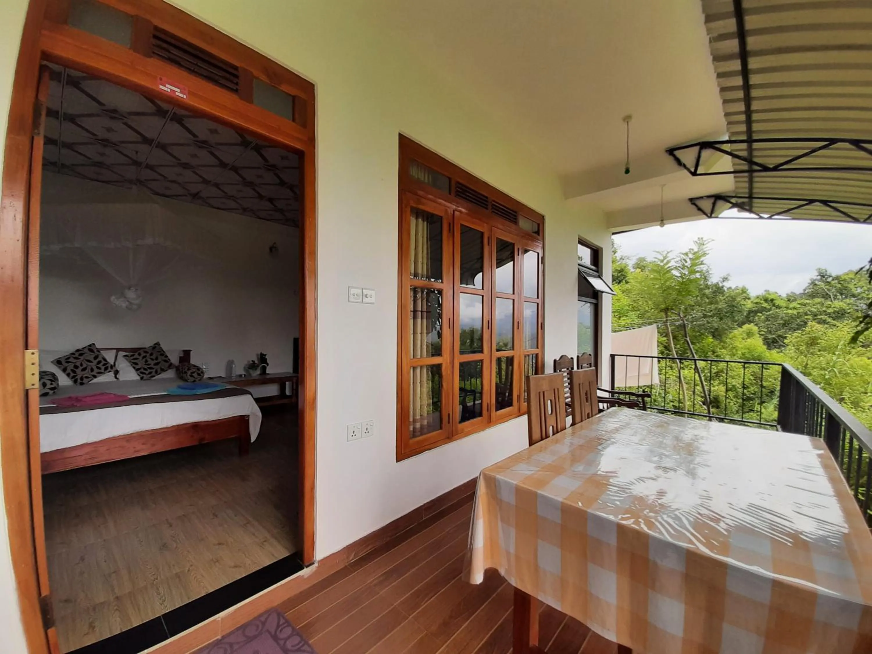 Patio, Bed in Glorious Nature Inn