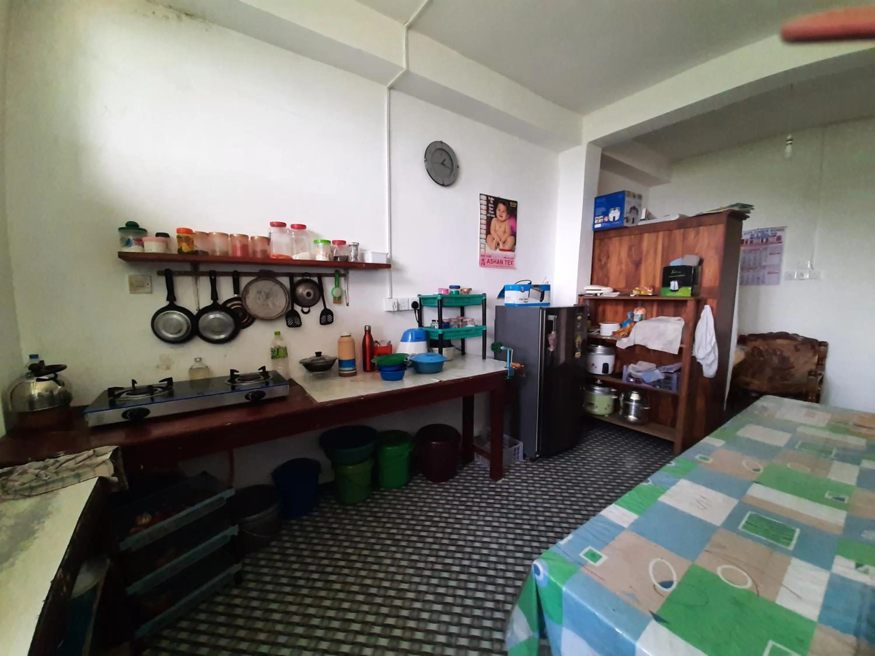 Communal kitchen, Bed in Glorious Nature Inn