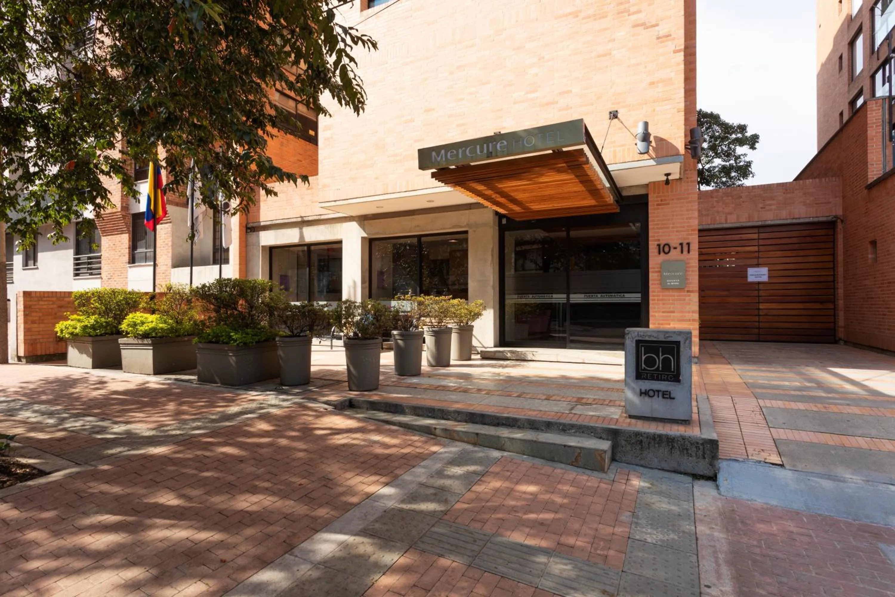 Facade/entrance in Mercure Bogota BH Retiro