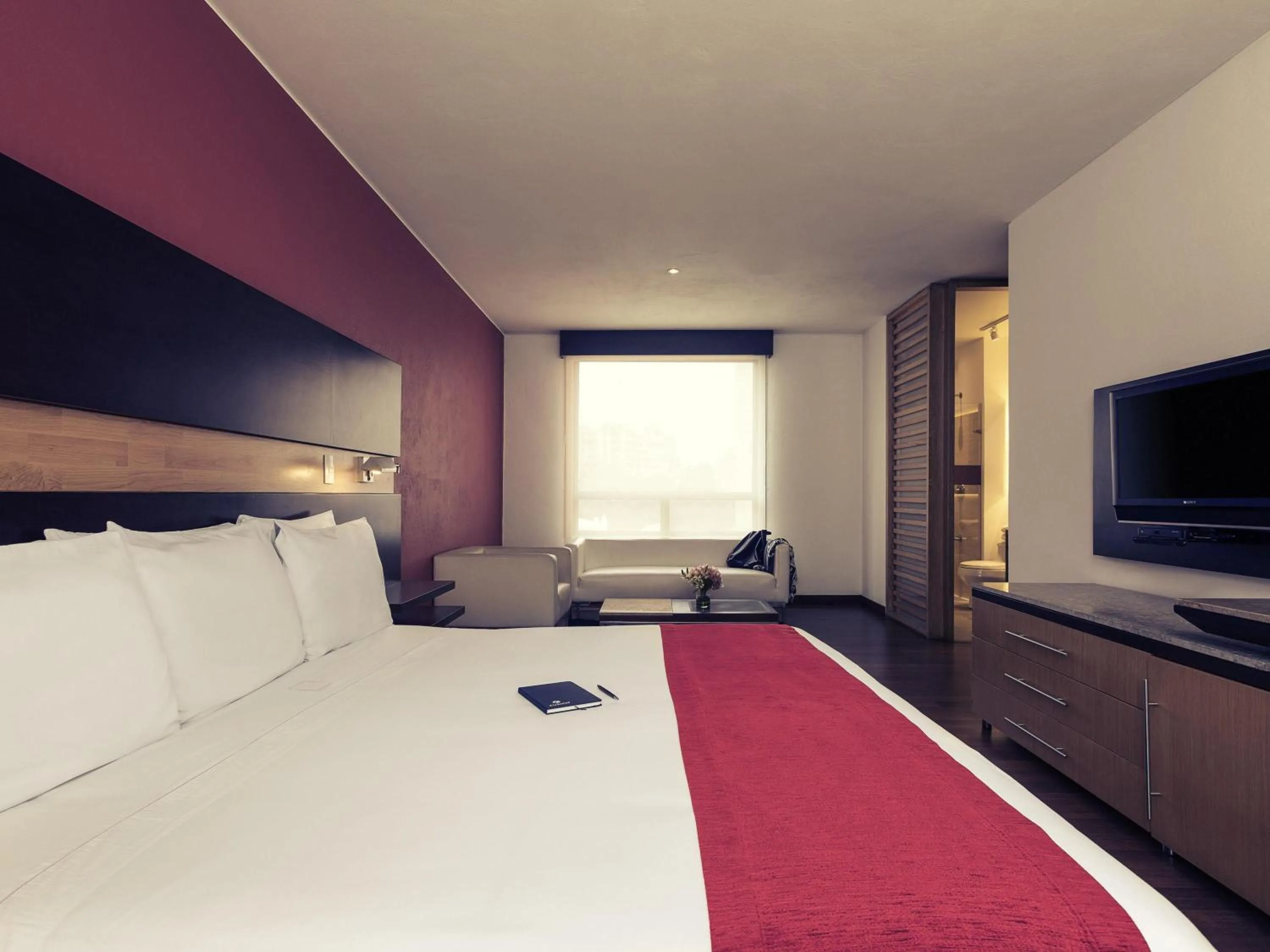 Property building, Bed in Mercure Bogota BH Retiro