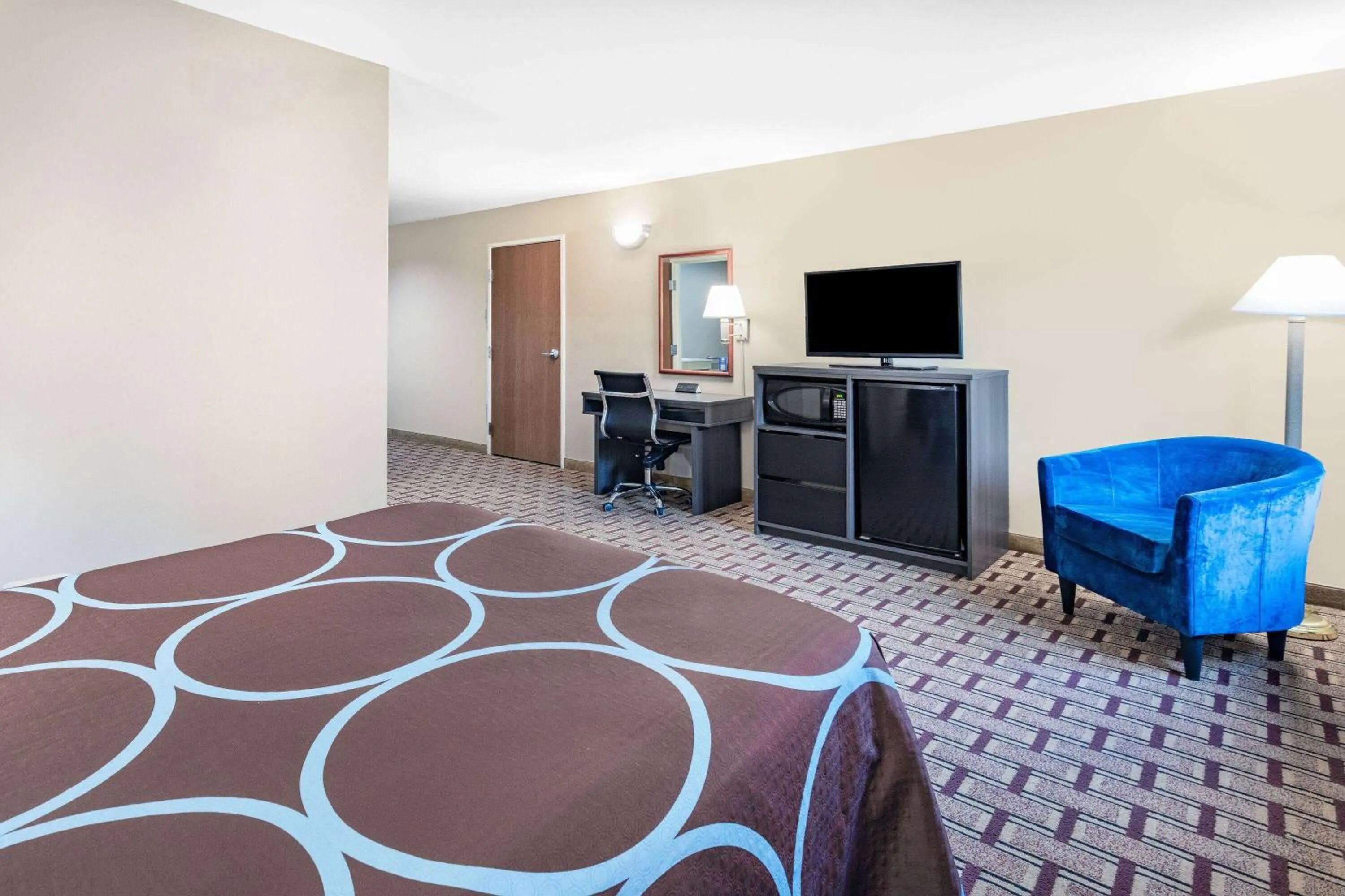 Photo of the whole room in Super 8 by Wyndham Marysville/Port Huron Area