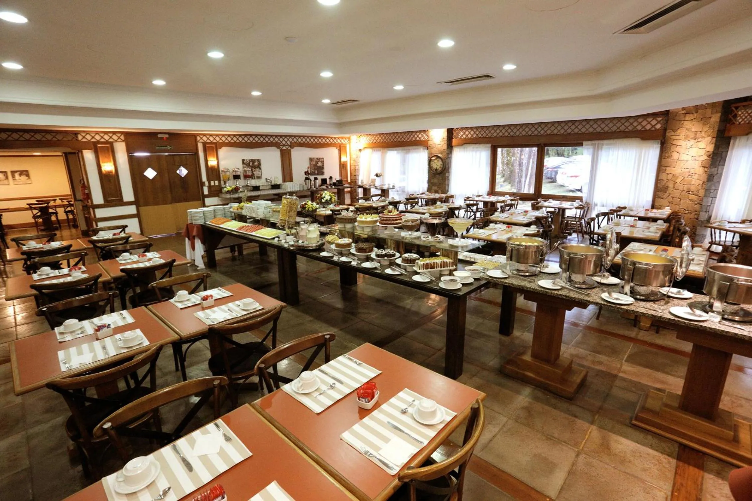 Restaurant/places to eat in Tri Hotel