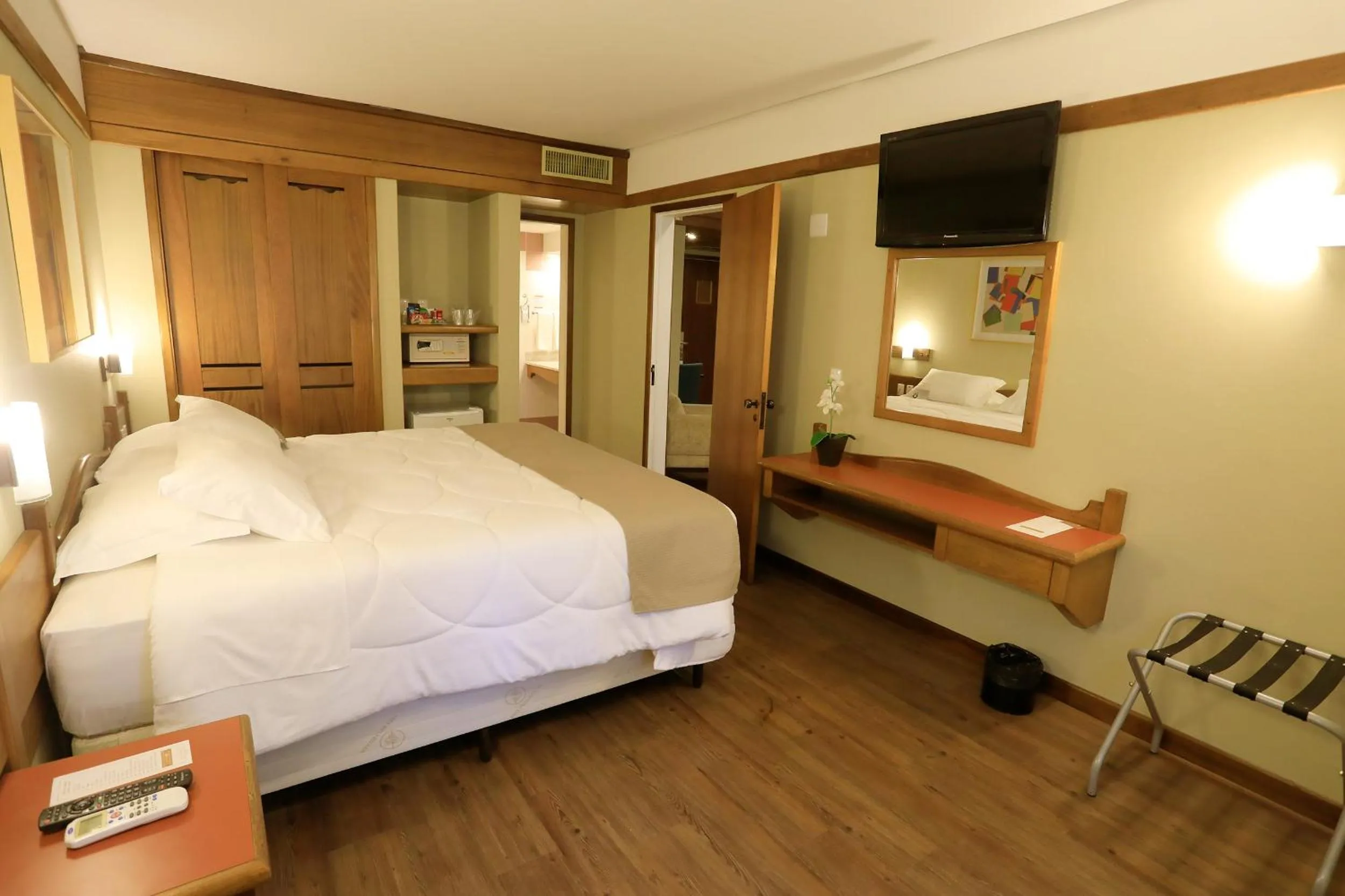 TV and multimedia, Bed in Tri Hotel