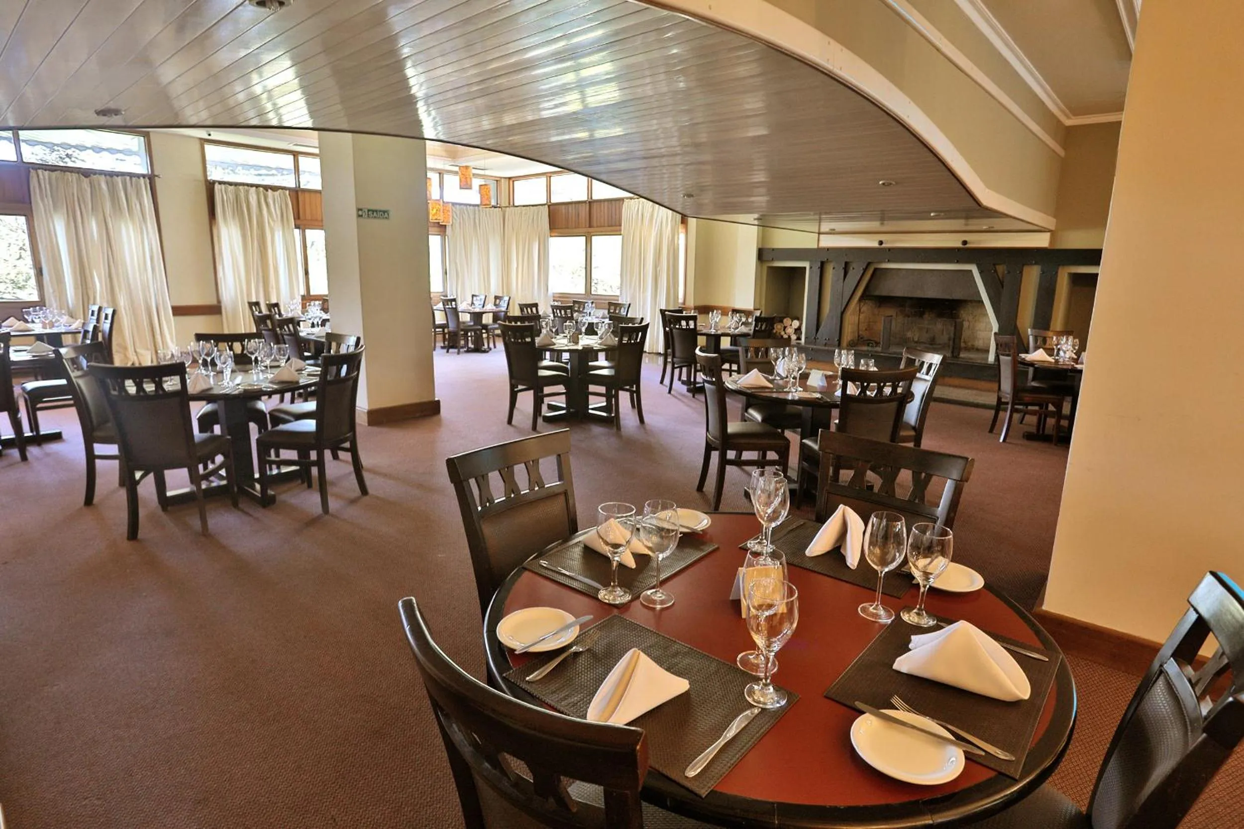 Restaurant/places to eat in Tri Hotel