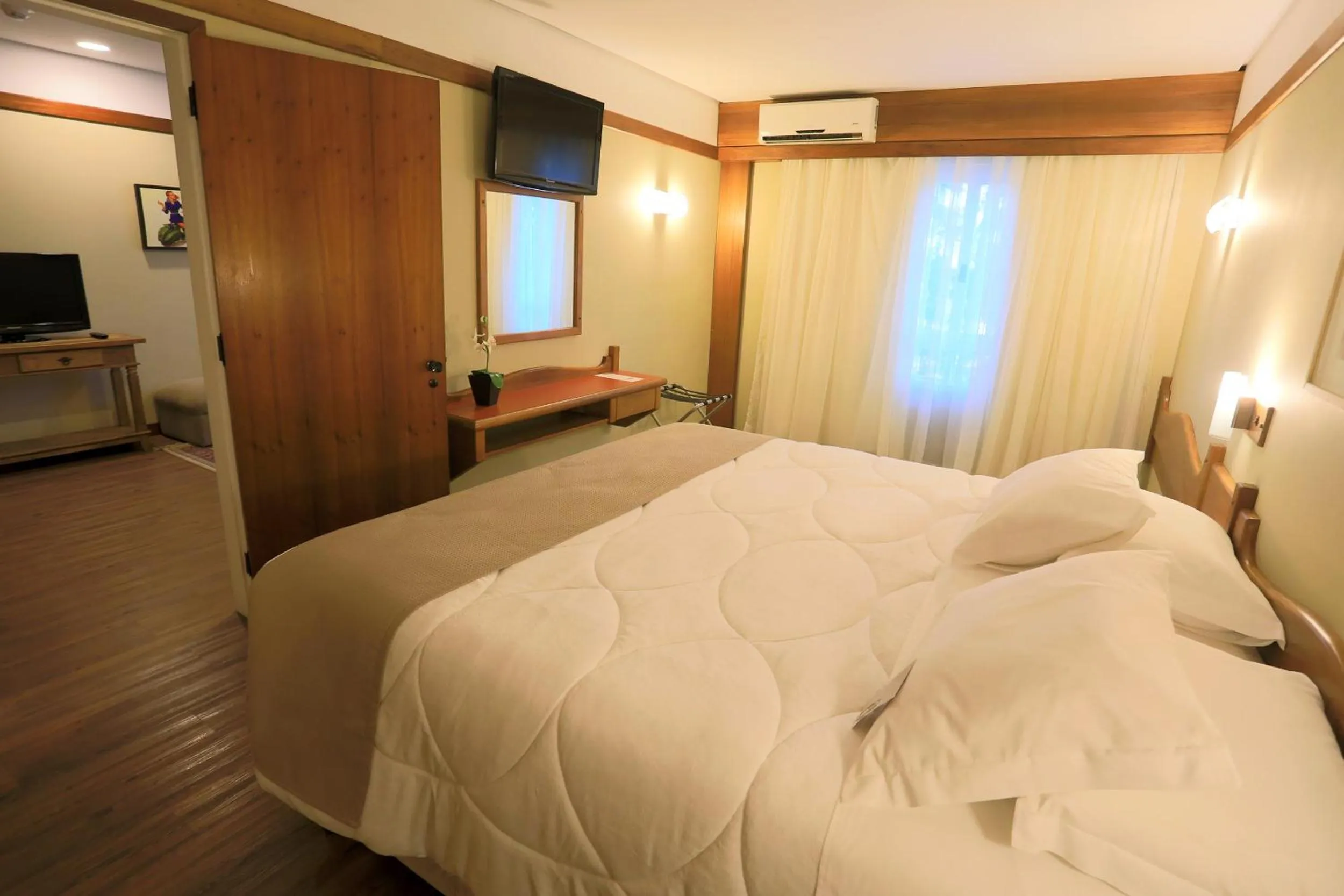 Photo of the whole room, Bed in Tri Hotel