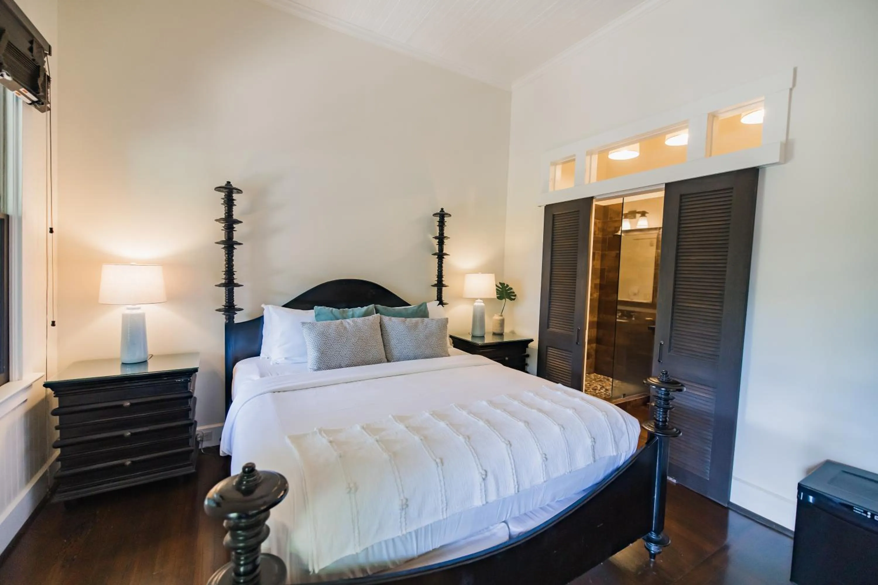 Bedroom, Bed in Lumeria Maui, Educational Retreat Center