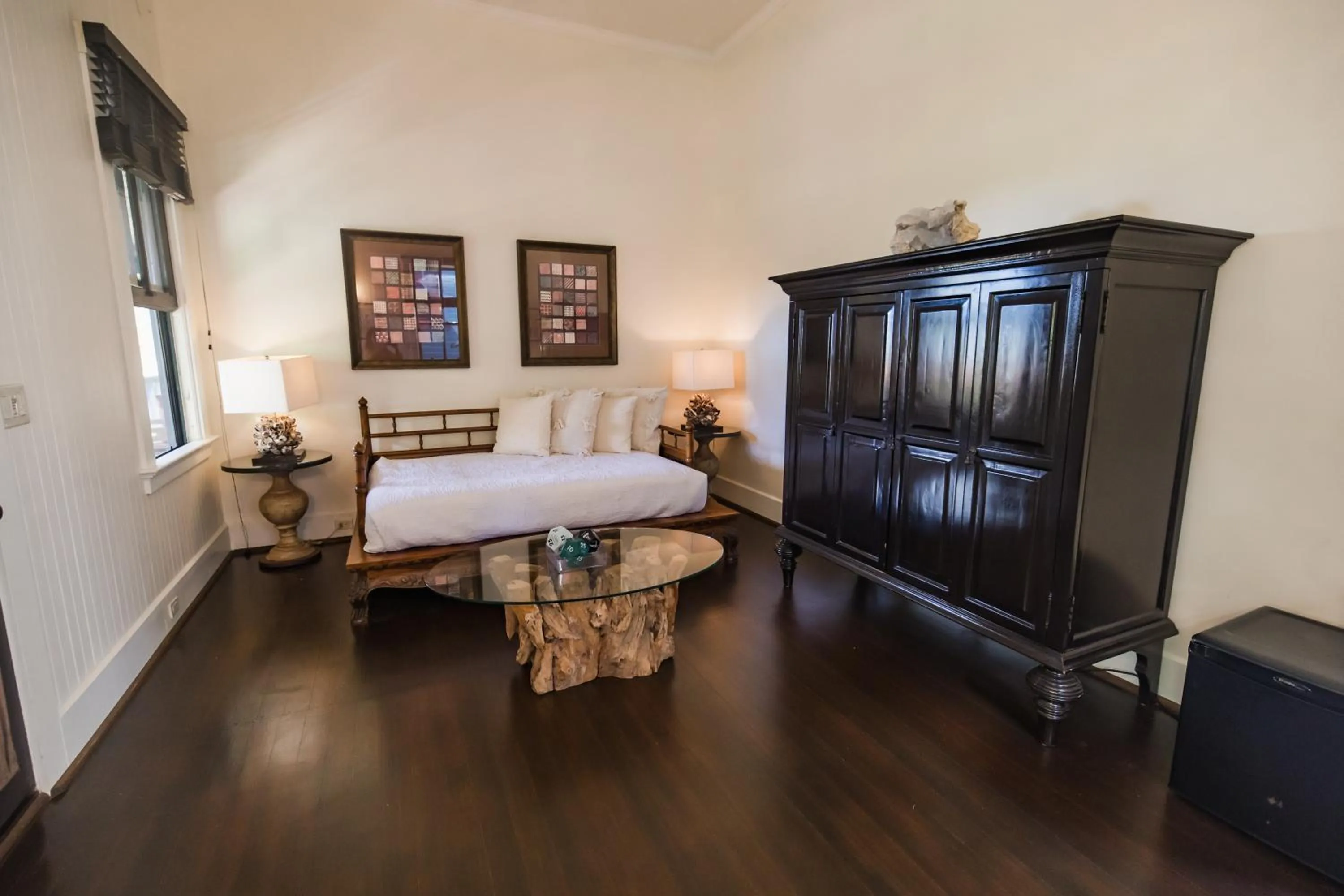Seating area, Bed in Lumeria Maui, Educational Retreat Center