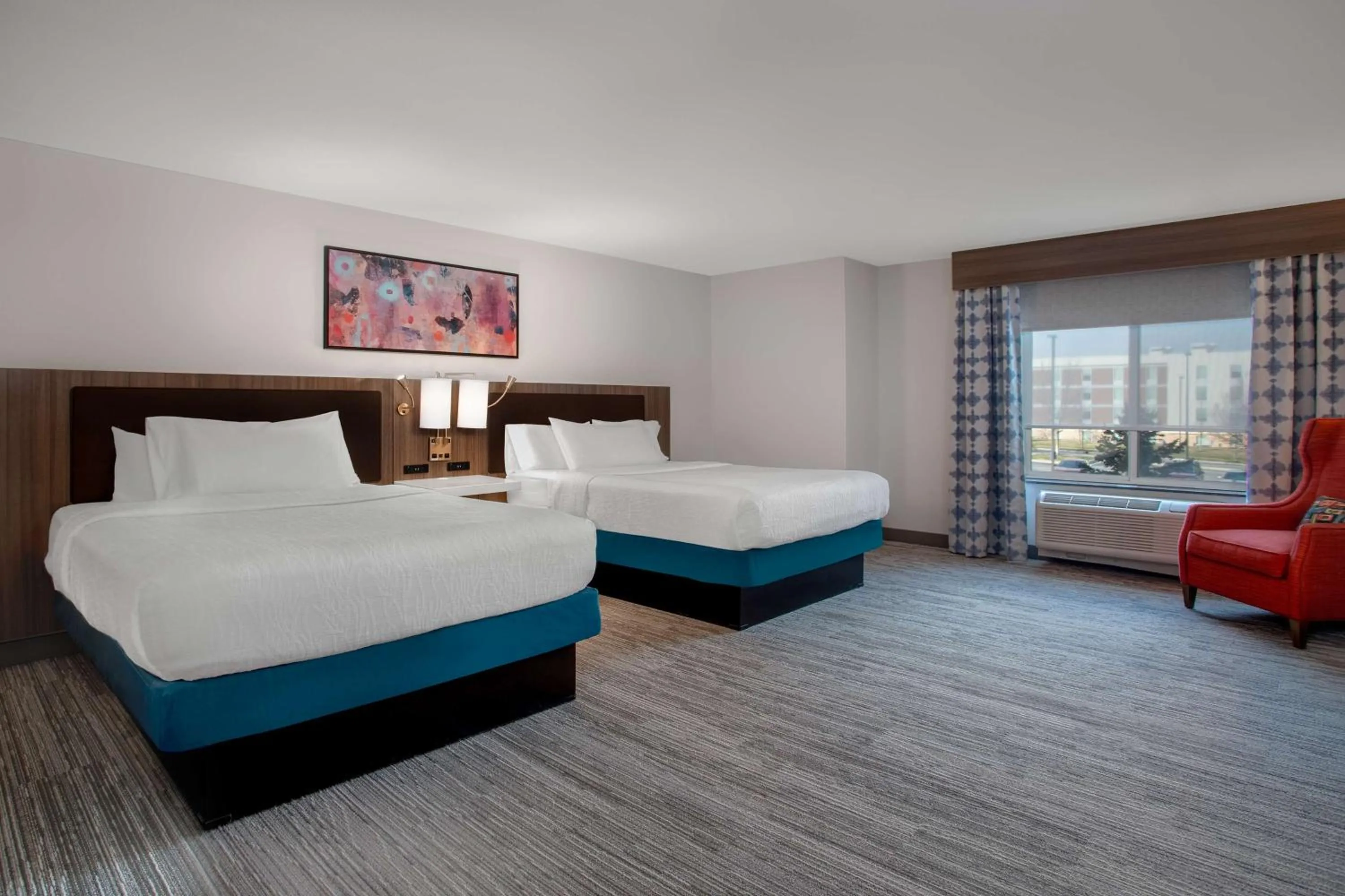 Bed in Hilton Garden Inn Omaha West