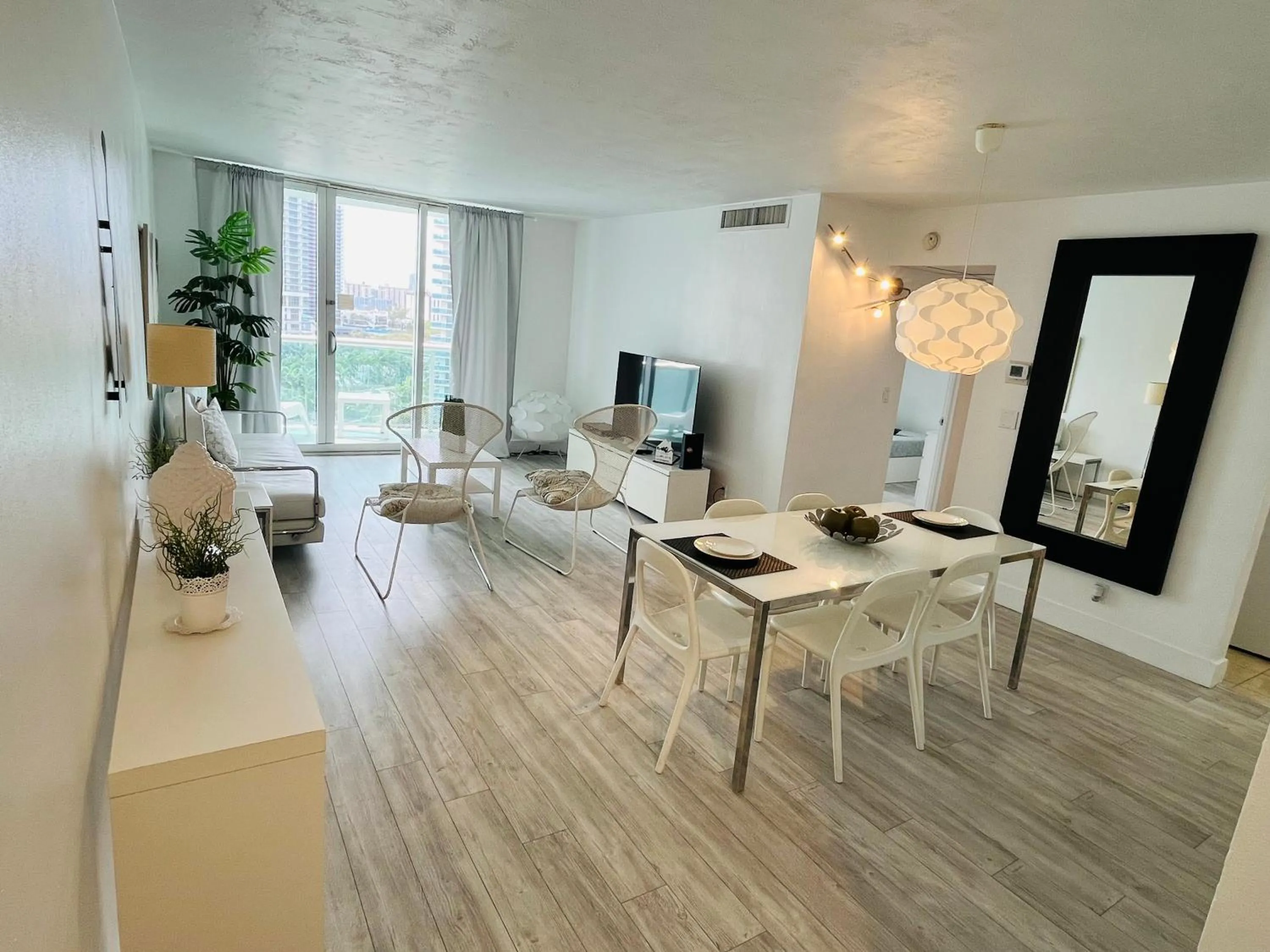 Miami Hallandale Condo, Partial Ocean View Direct Beach and Pool Access Miami Hollywood Beach