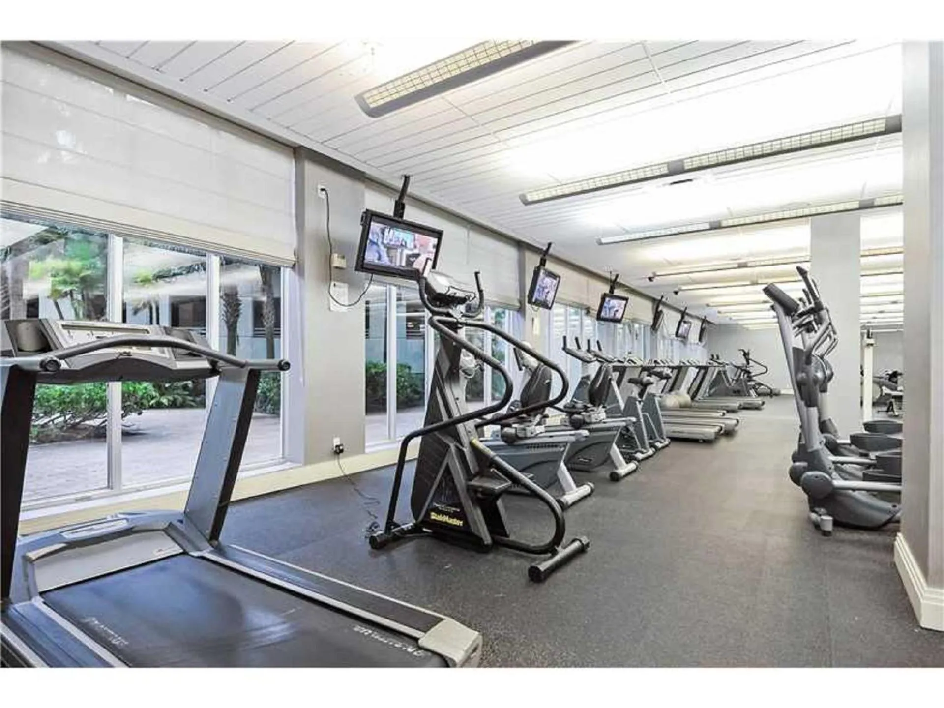 Fitness centre/facilities in Miami Hallandale Condo, Partial Ocean View Direct Beach and Pool Access Miami Hollywood Beach