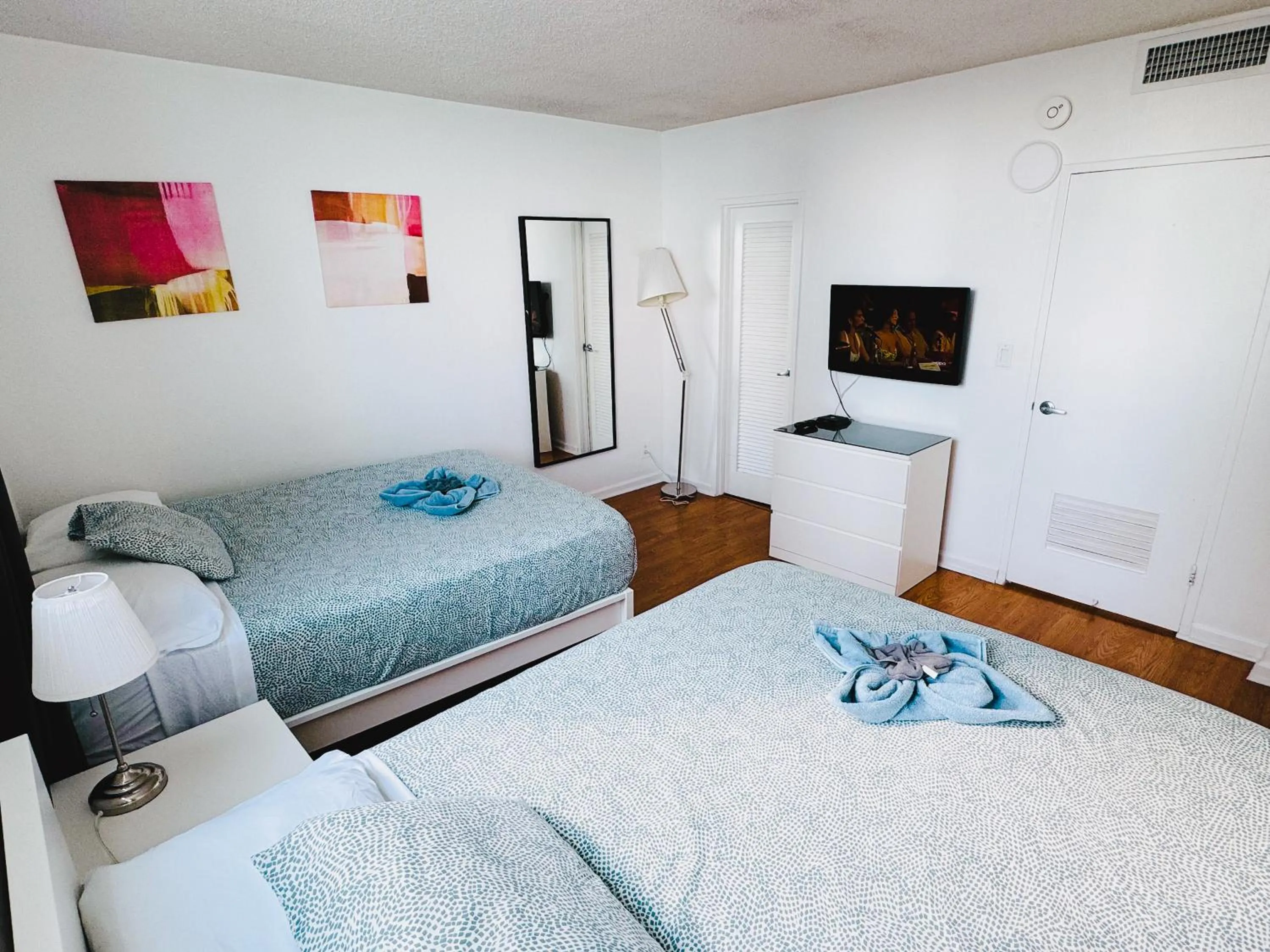 Bed in Miami Hallandale Condo, Partial Ocean View Direct Beach and Pool Access Miami Hollywood Beach