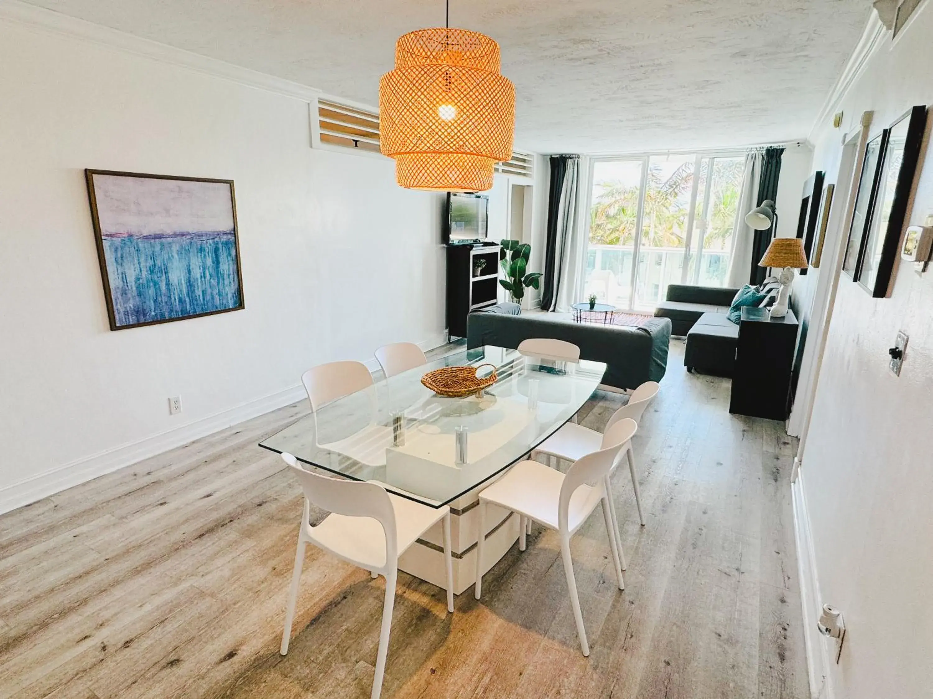 Two-Bedroom Apartment in Miami Hallandale Condo, Partial Ocean View Direct Beach and Pool Access Miami Hollywood Beach Two-Bedroom Apartment in Miami Hallandale Condo, Partial Ocean View Direct Beach and Pool Access Miami Hollywood Beach