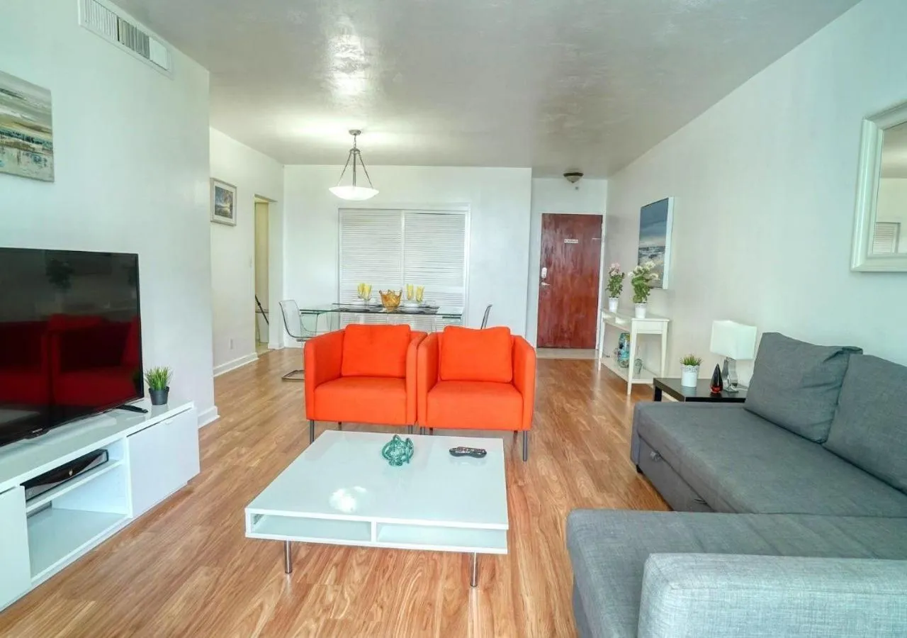 TV and multimedia in Miami Hallandale Condo, Partial Ocean View Direct Beach and Pool Access Miami Hollywood Beach