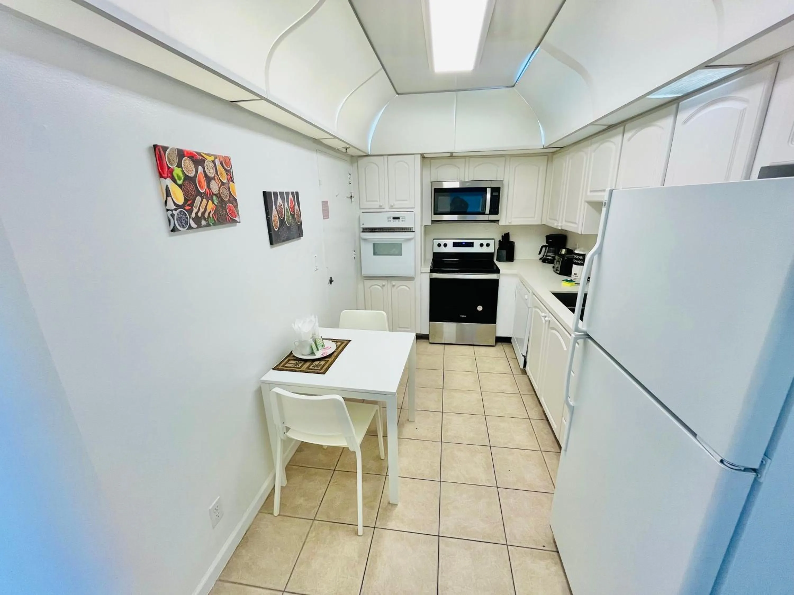 Miami Hallandale Condo, Partial Ocean View Direct Beach and Pool Access Miami Hollywood Beach