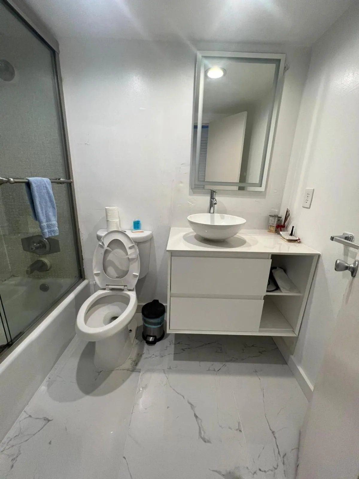 Miami Hallandale Condo, Partial Ocean View Direct Beach and Pool Access Miami Hollywood Beach