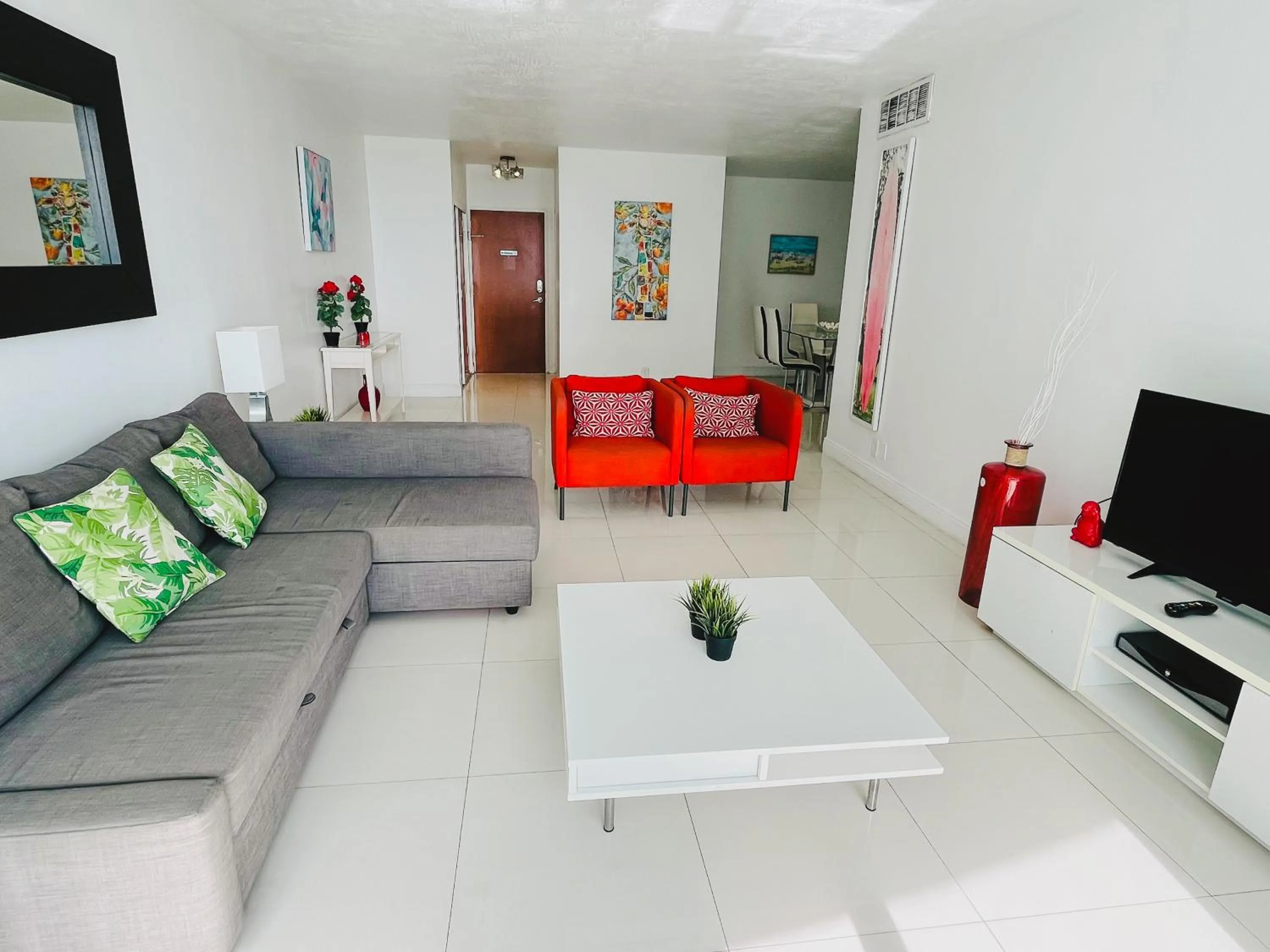 Miami Hallandale Condo, Partial Ocean View Direct Beach and Pool Access Miami Hollywood Beach