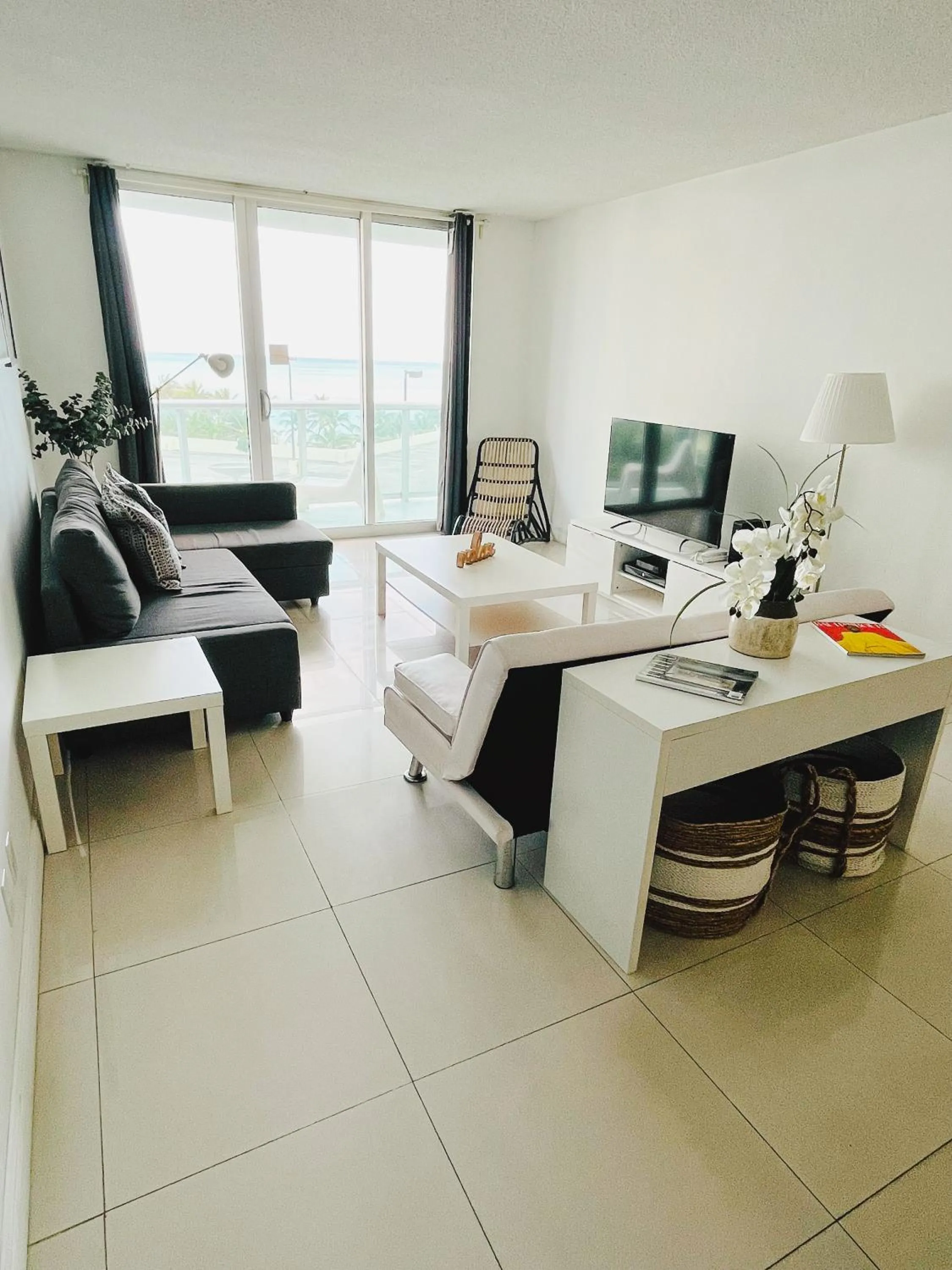 Bed in Miami Hallandale Condo, Partial Ocean View Direct Beach and Pool Access Miami Hollywood Beach