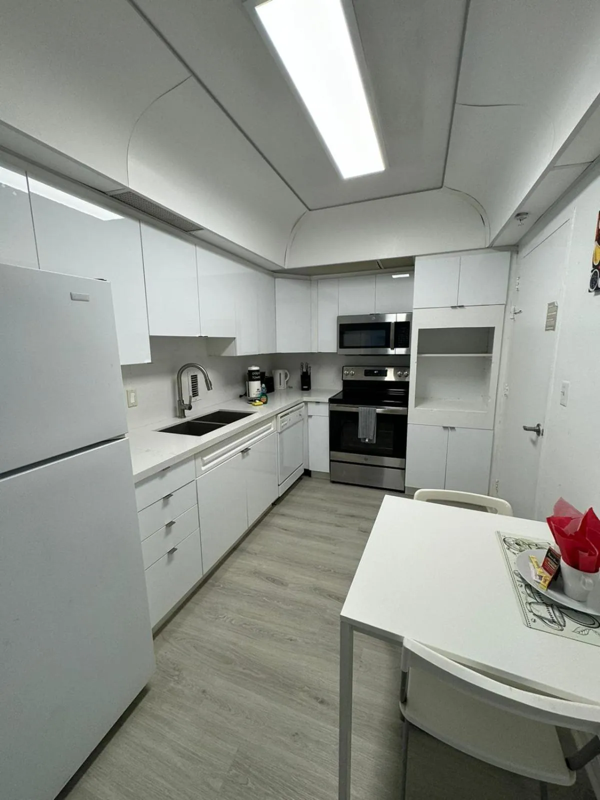 Miami Hallandale Condo, Partial Ocean View Direct Beach and Pool Access Miami Hollywood Beach