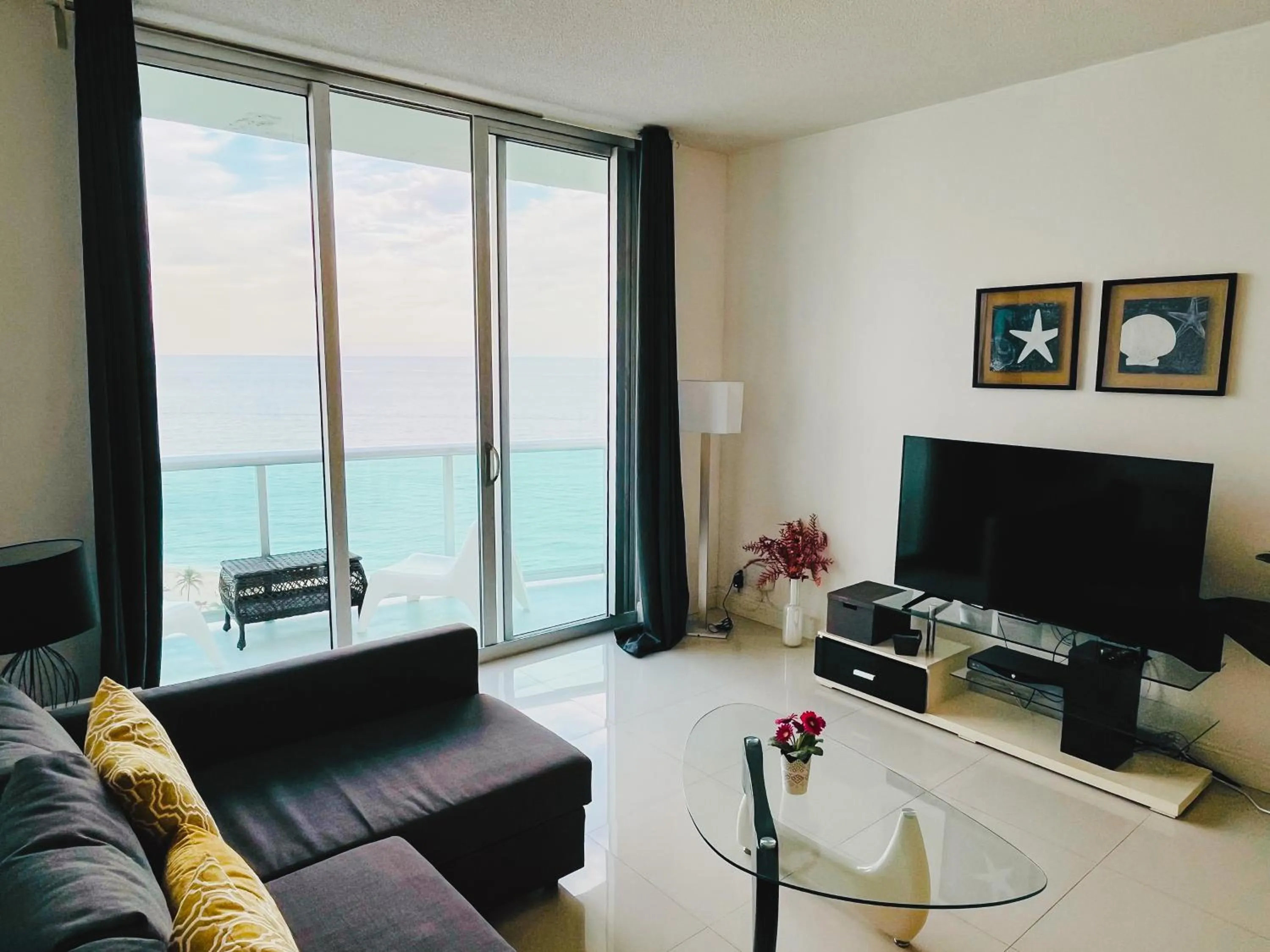 Miami Hallandale Condo, Partial Ocean View Direct Beach and Pool Access Miami Hollywood Beach
