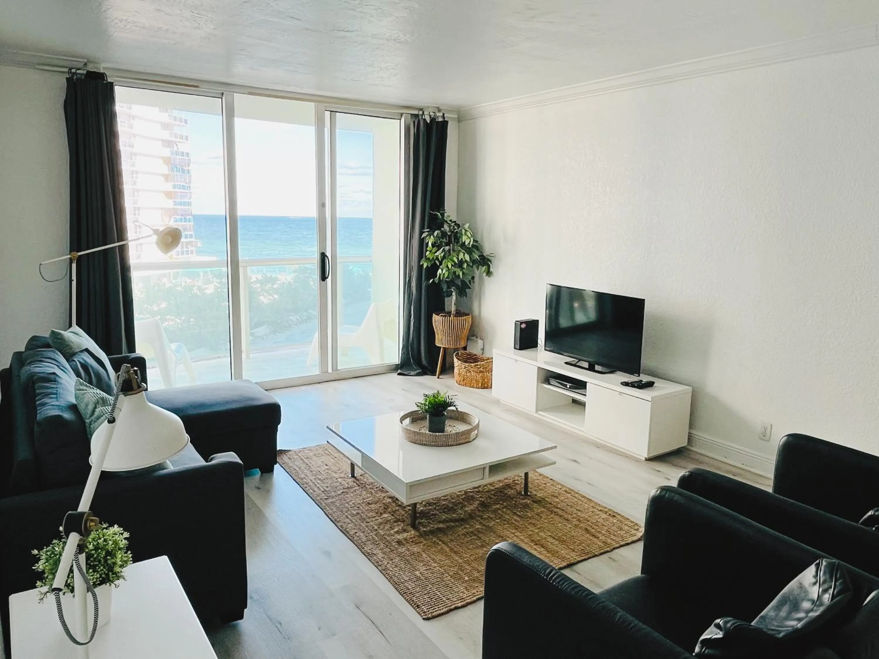 Miami Hallandale Condo, Partial Ocean View Direct Beach and Pool Access Miami Hollywood Beach