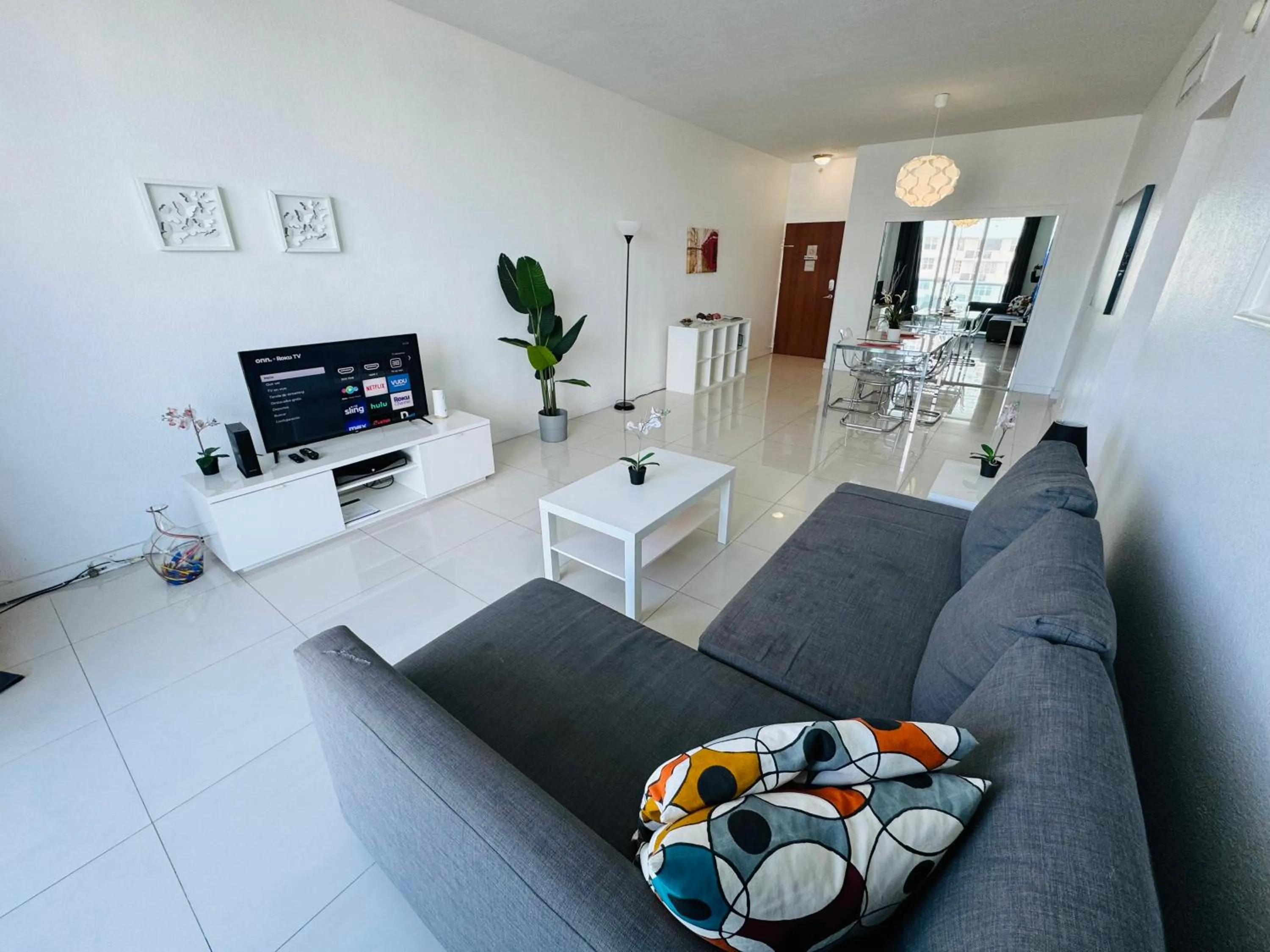 Miami Hallandale Condo, Partial Ocean View Direct Beach and Pool Access Miami Hollywood Beach