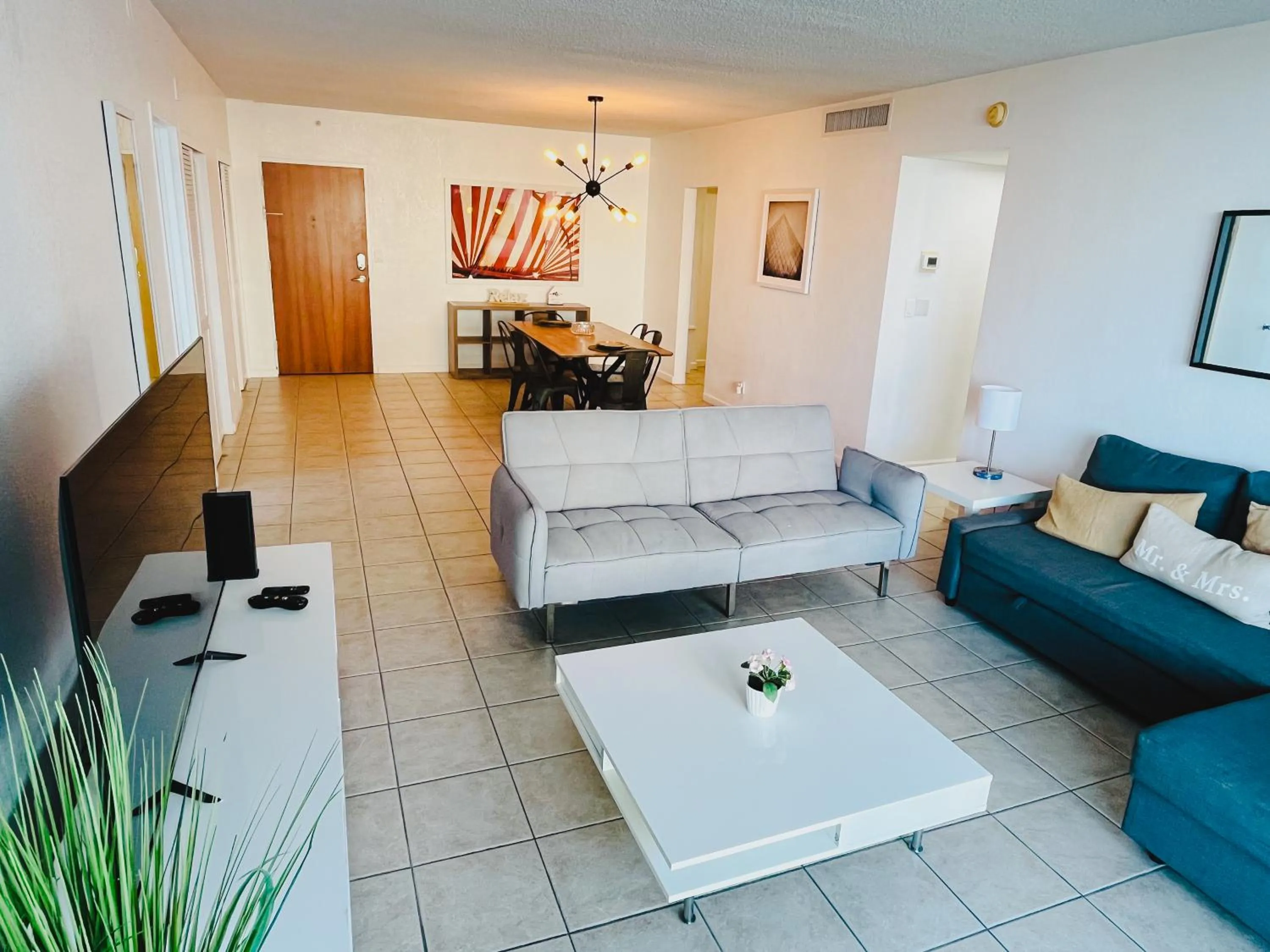 Miami Hallandale Condo, Partial Ocean View Direct Beach and Pool Access Miami Hollywood Beach