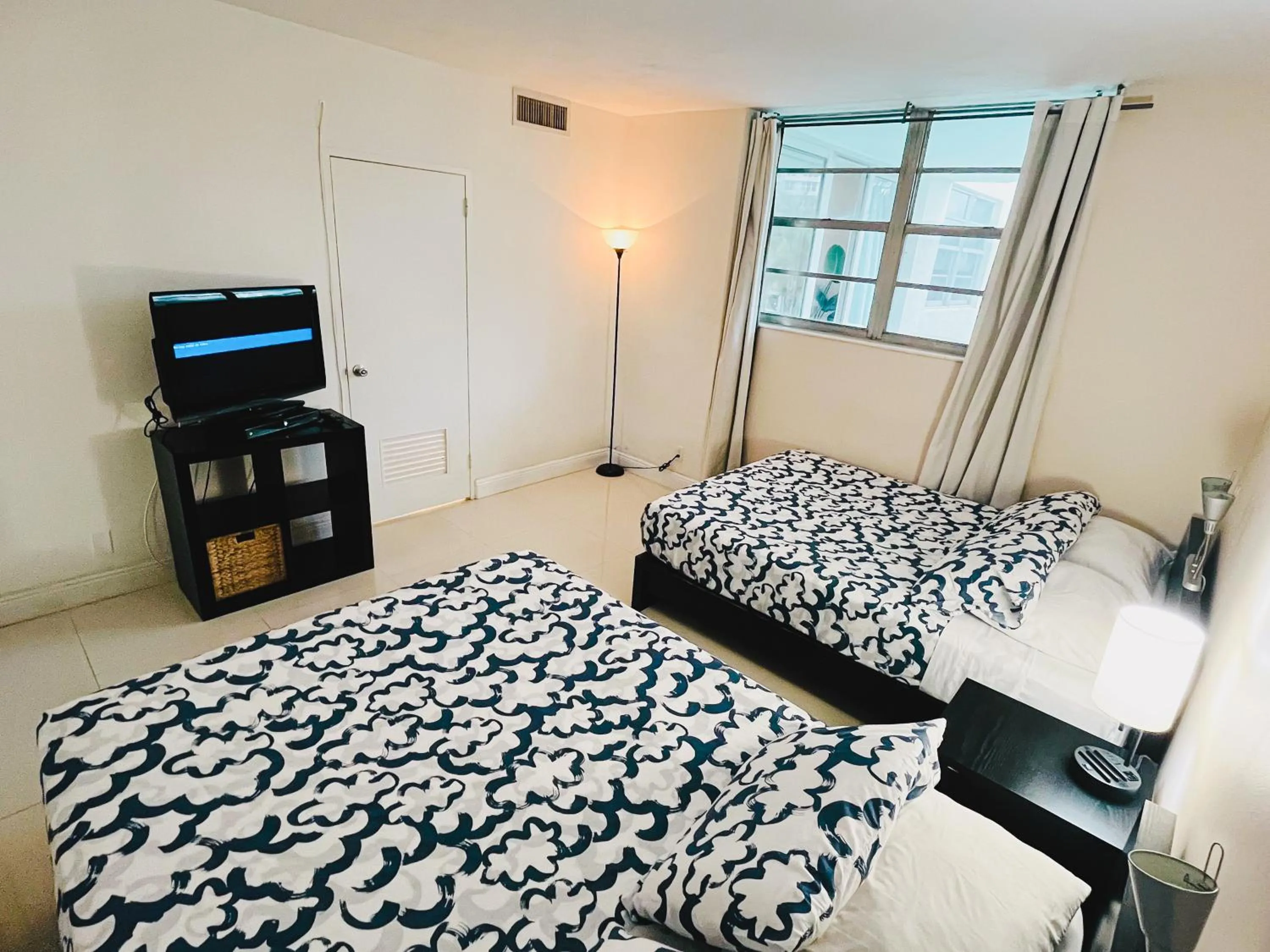 Bed in Miami Hallandale Condo, Partial Ocean View Direct Beach and Pool Access Miami Hollywood Beach