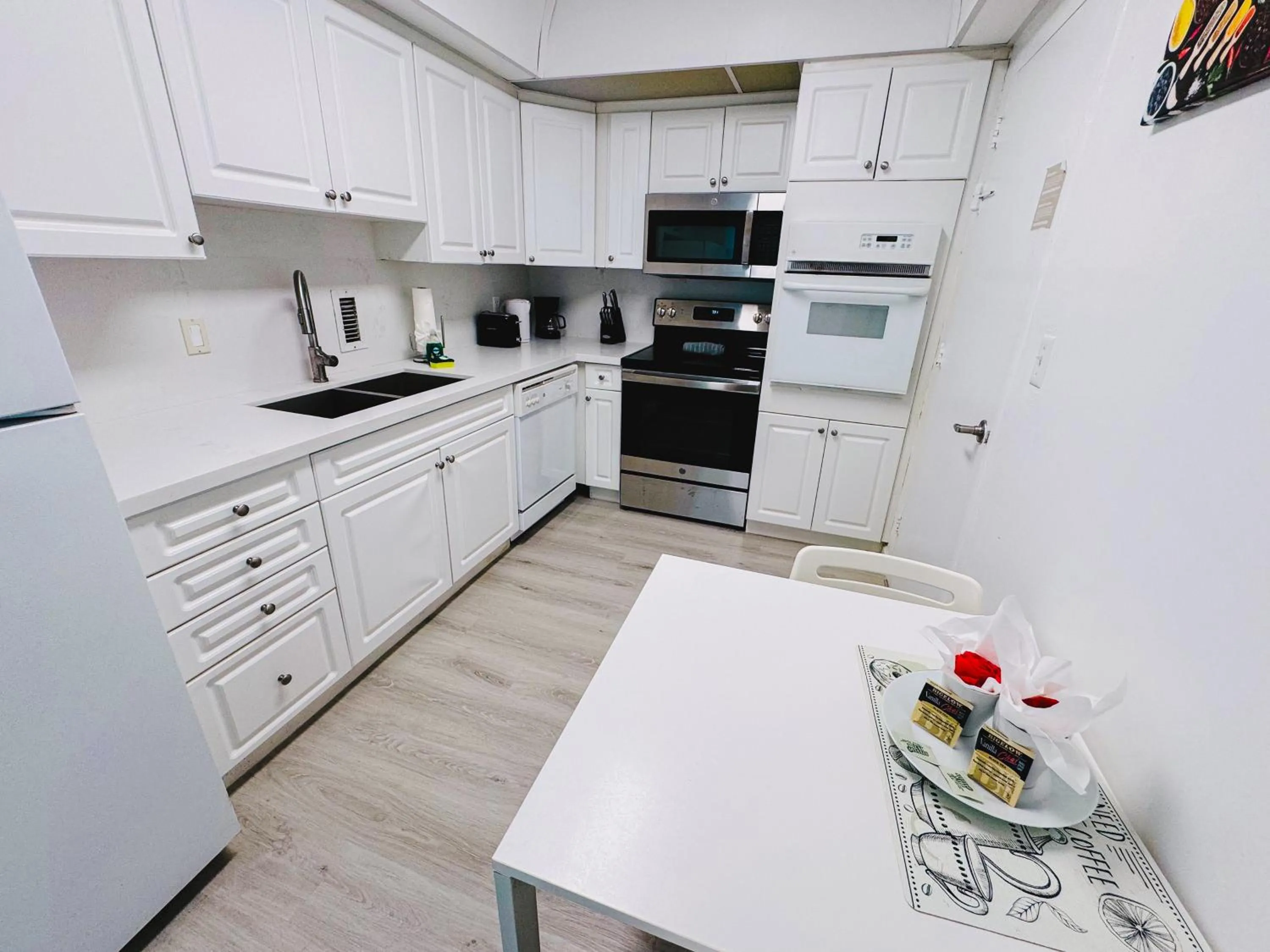 Miami Hallandale Condo, Partial Ocean View Direct Beach and Pool Access Miami Hollywood Beach