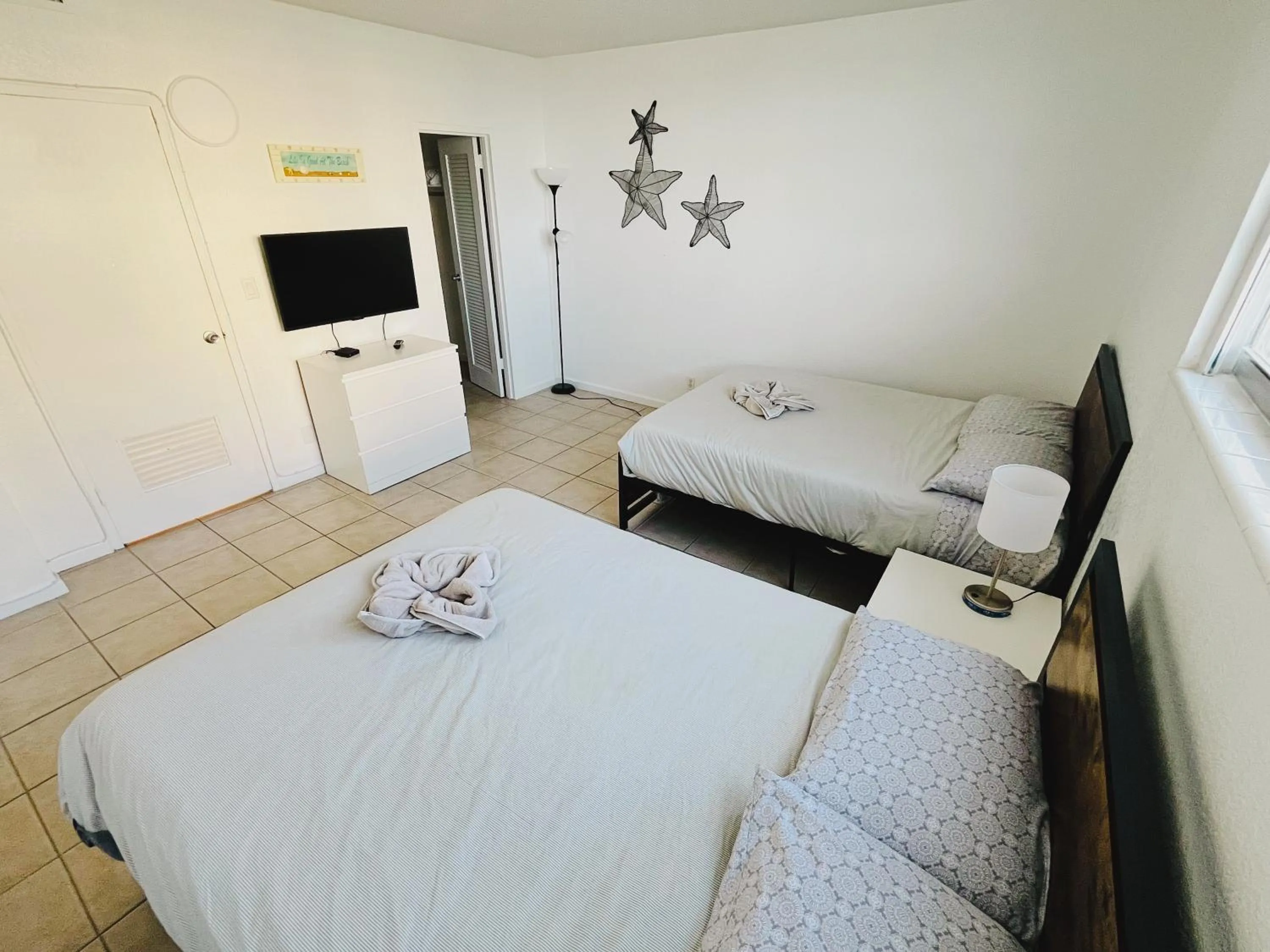 Bed in Miami Hallandale Condo, Partial Ocean View Direct Beach and Pool Access Miami Hollywood Beach