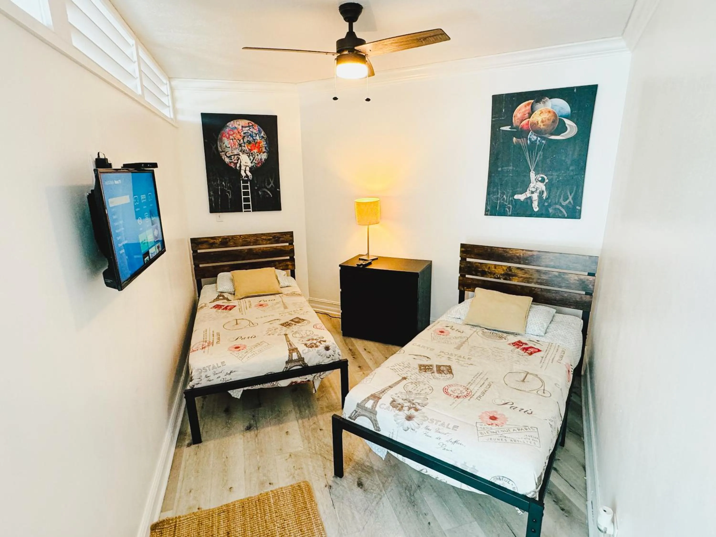 Bed in Miami Hallandale Condo, Partial Ocean View Direct Beach and Pool Access Miami Hollywood Beach