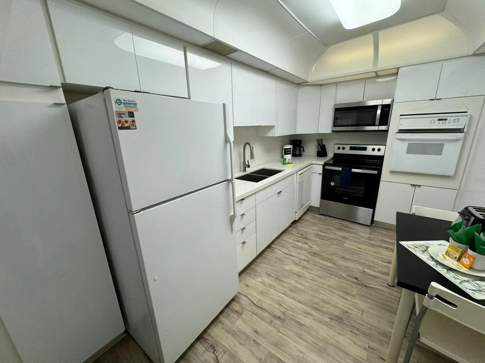 Miami Hallandale Condo, Partial Ocean View Direct Beach and Pool Access Miami Hollywood Beach