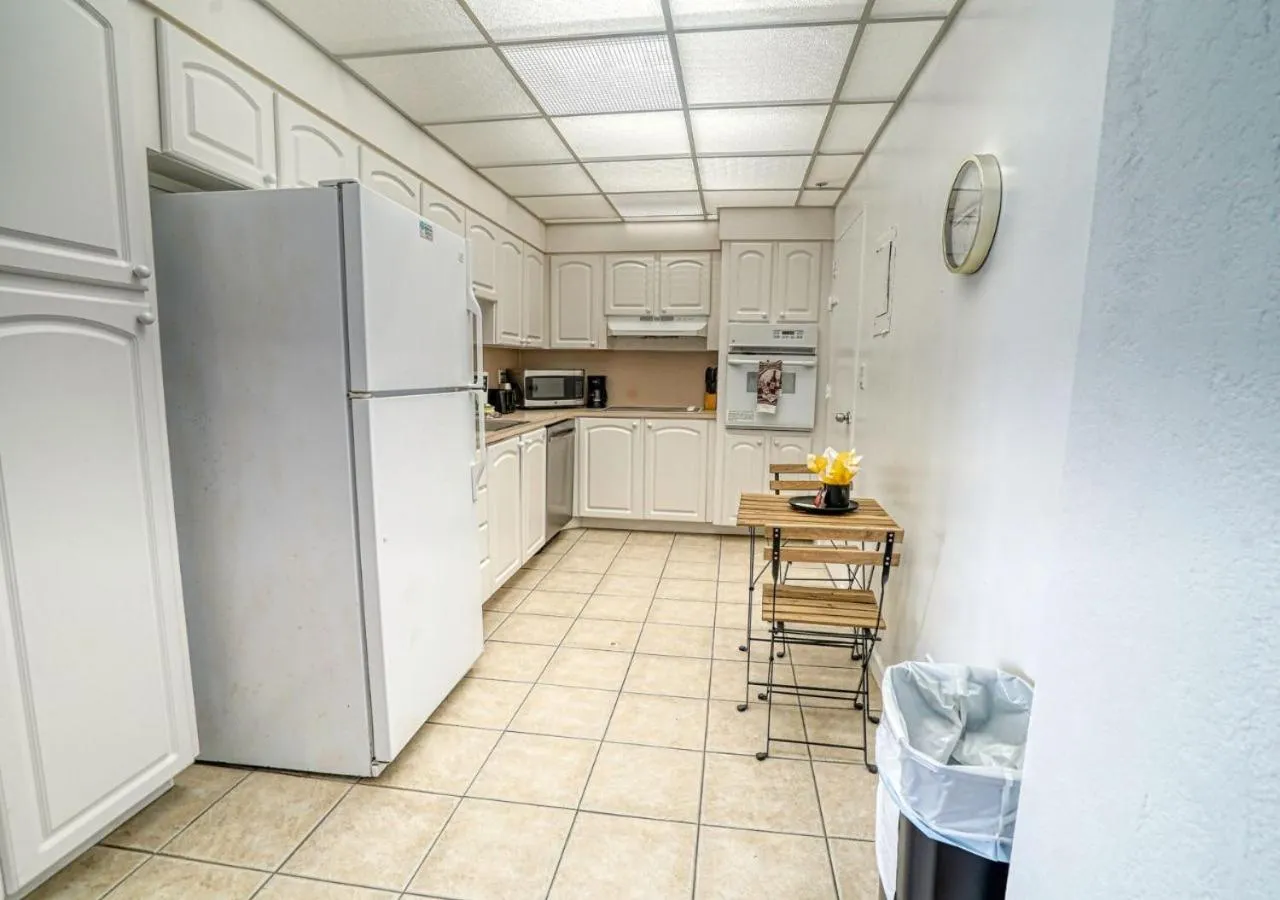 Miami Hallandale Condo, Partial Ocean View Direct Beach and Pool Access Miami Hollywood Beach