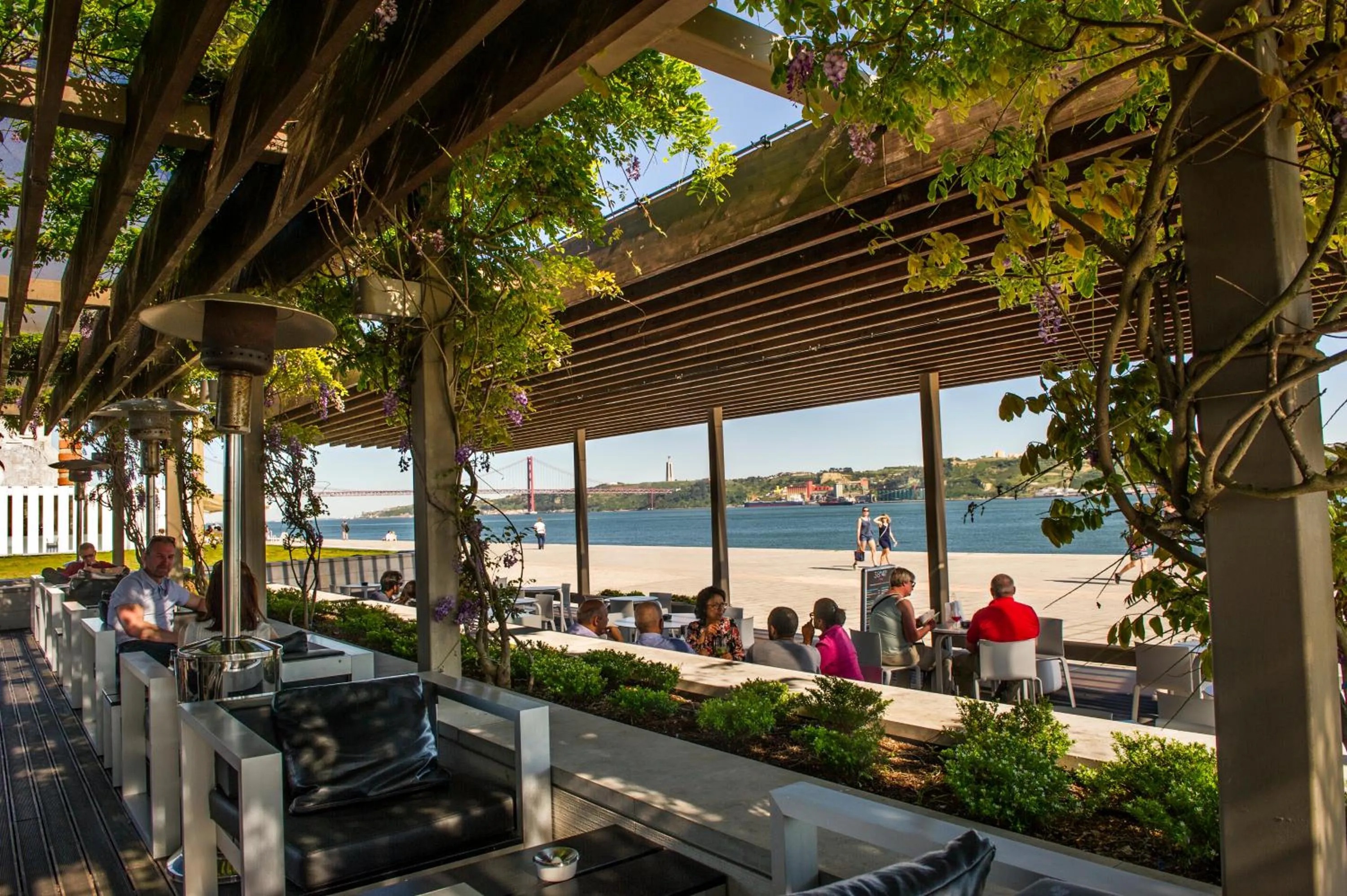 Lounge or bar in Altis Belem Hotel & Spa, a Member of Design Hotels